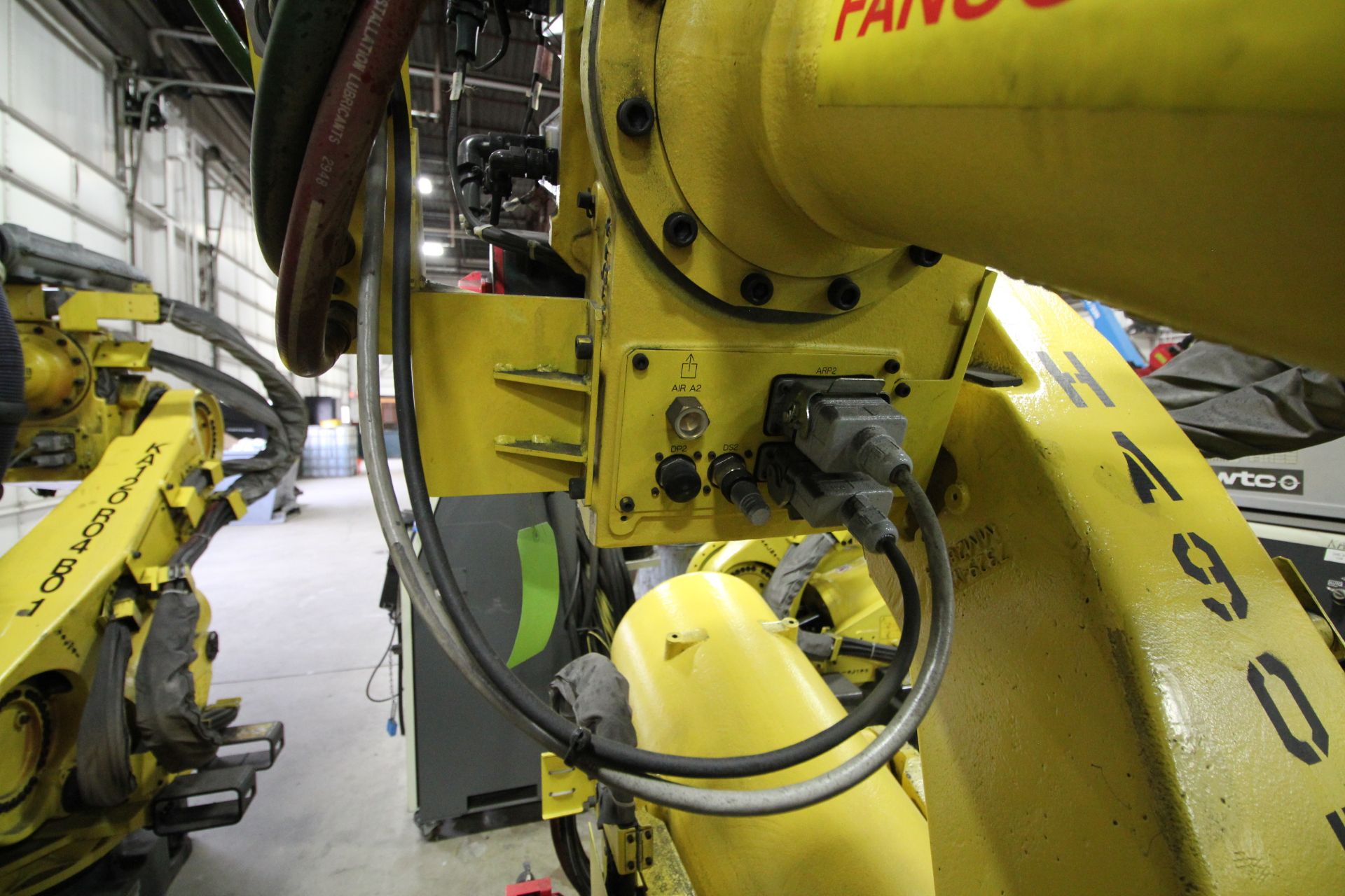FANUC ROBOT R-2000iB/210F WITH R-30iA CONTROL, CABLES & TEACH PENDANT, SN 97043, YEAR 2009 - Image 3 of 8