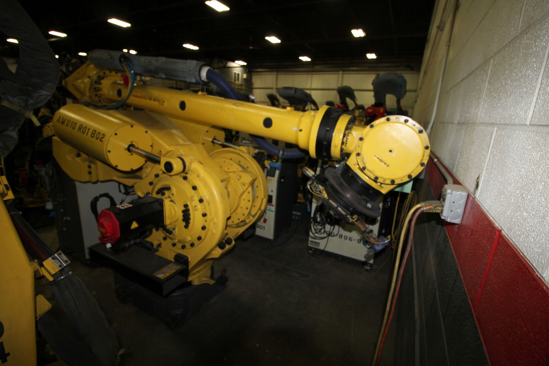 FANUC ROBOT R-2000iB/210F WITH R-30iA CONTROL, CABLES & TEACH PENDANT, SN 97317, YEAR 2009 - Image 2 of 8