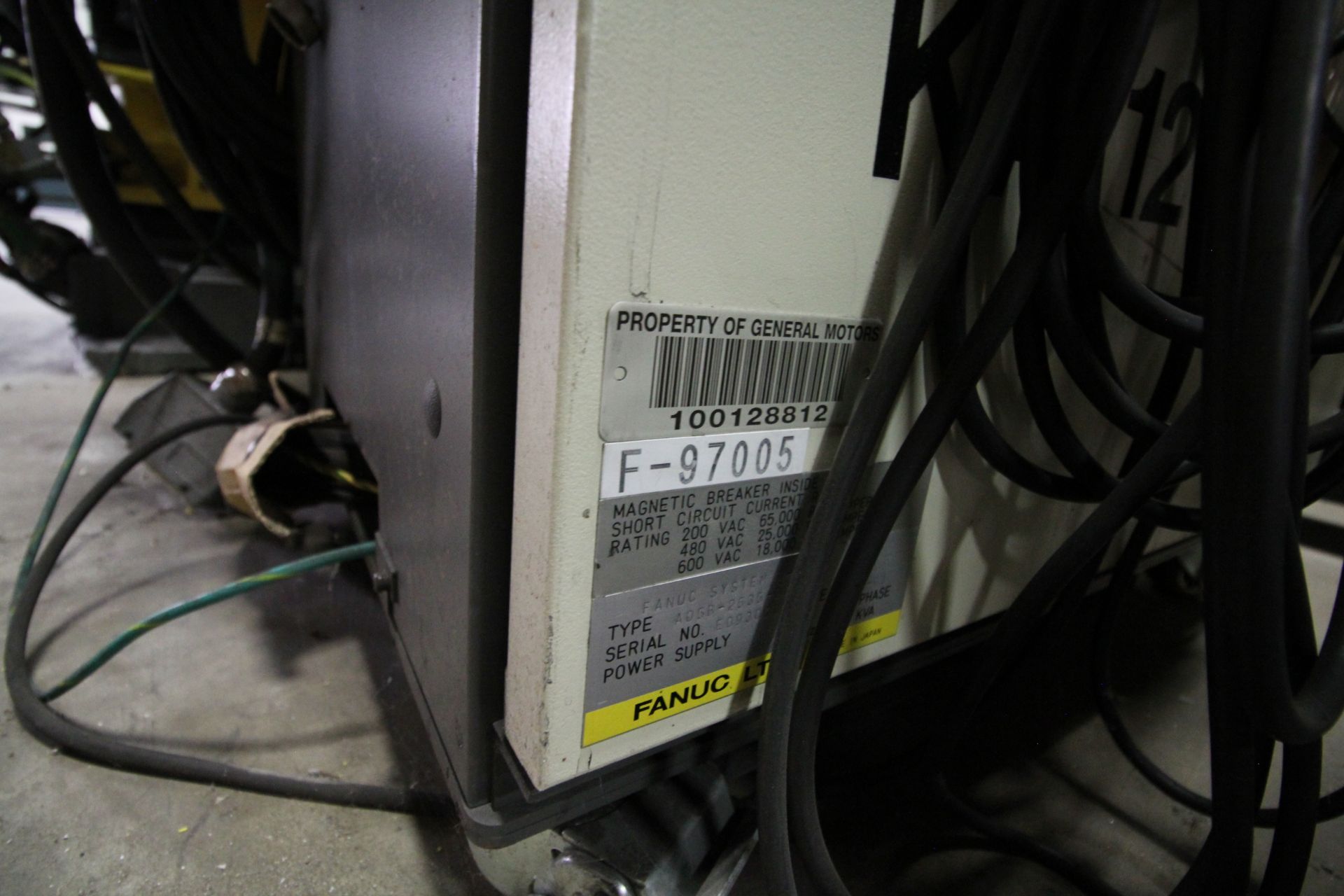 FANUC ROBOT R-2000iB/210F WITH R-30iA CONTROL, CABLES & TEACH PENDANT, SN 97005, YEAR 2009 - Image 7 of 9