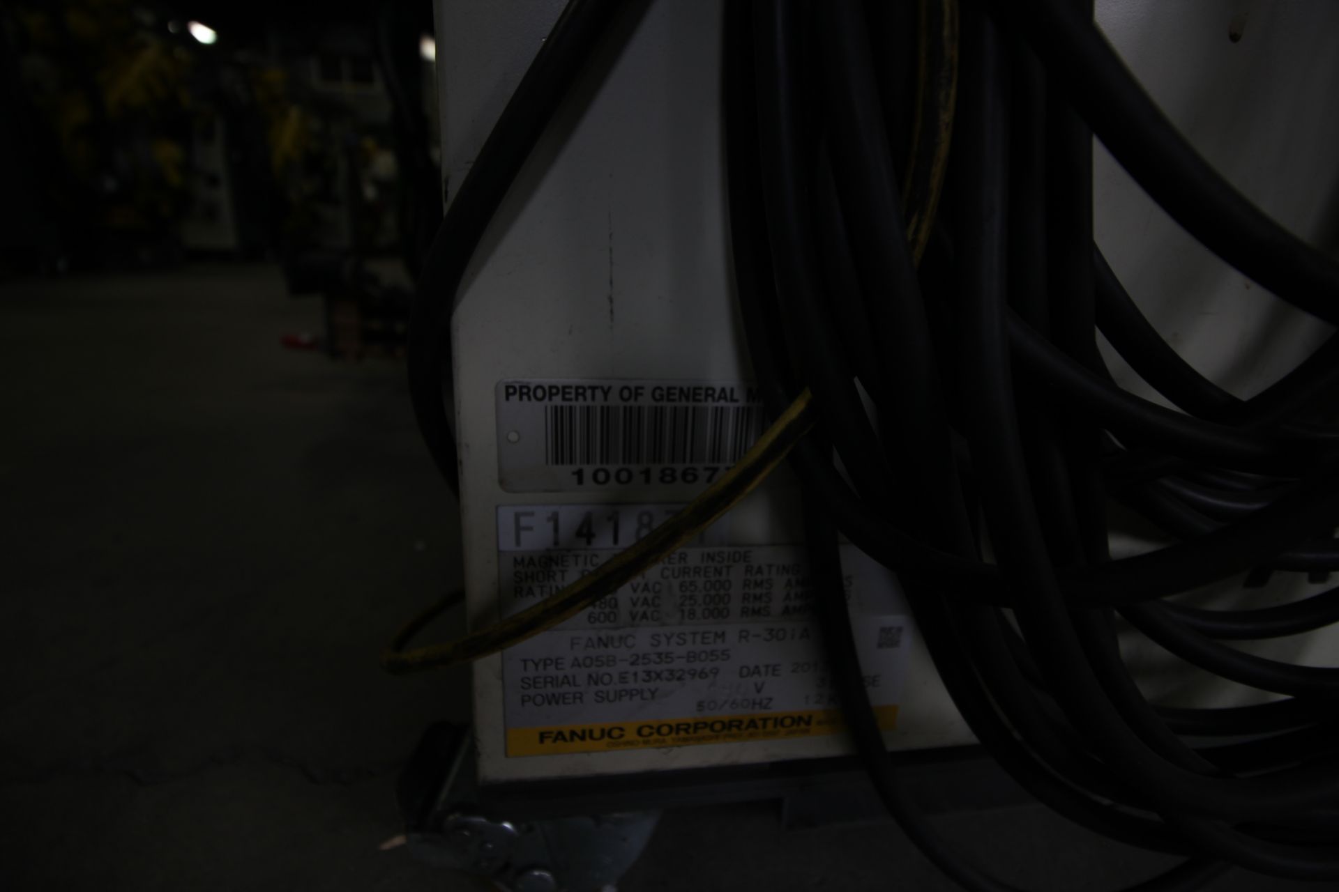 FANUC ROBOT R-2000iB/210F WITH R-30iA CONTROL, CABLES & TEACH PENDANT, SN 141871, YEAR 2013 - Image 4 of 8