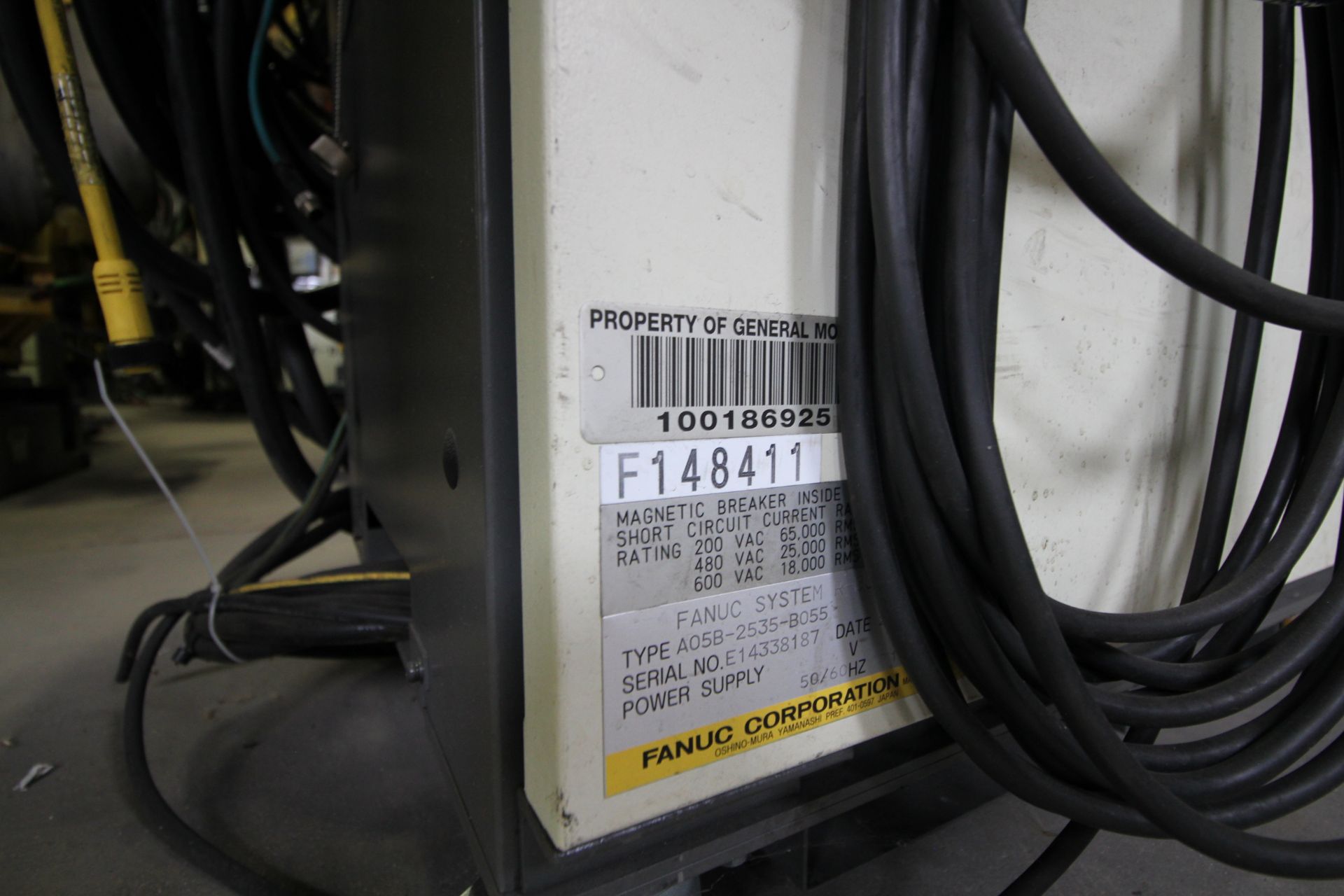 FANUC ROBOT R-2000iB/210F WITH R-30iA CONTROL, CABLES & TEACH PENDANT, SN 148411, YEAR 2014 - Image 3 of 8