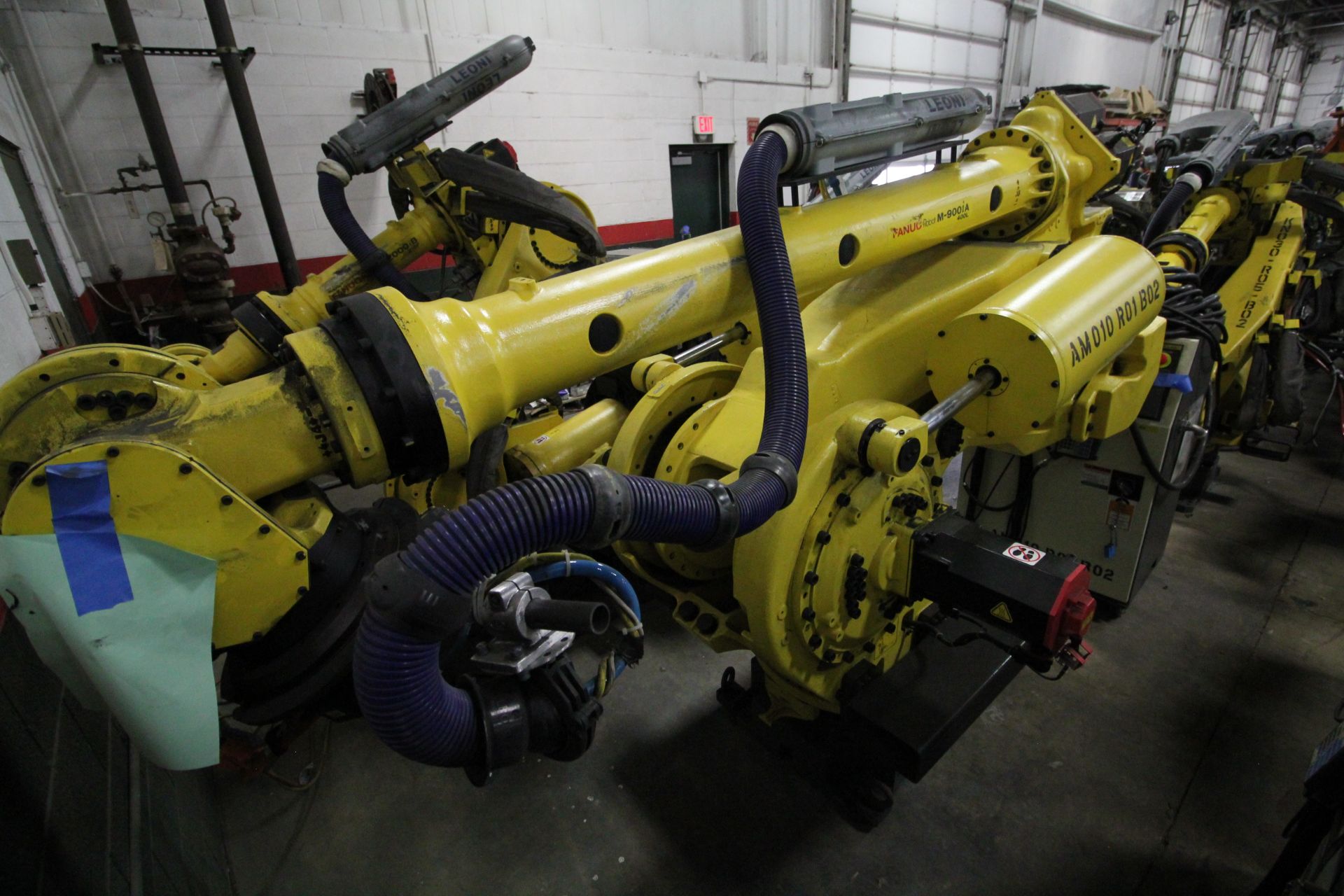 FANUC ROBOT M-900iA/400L WITH R-30iA CONTROLLER, TEACHPENDANT AND CABLES, SN 153431, YEAR 2014 - Image 4 of 11