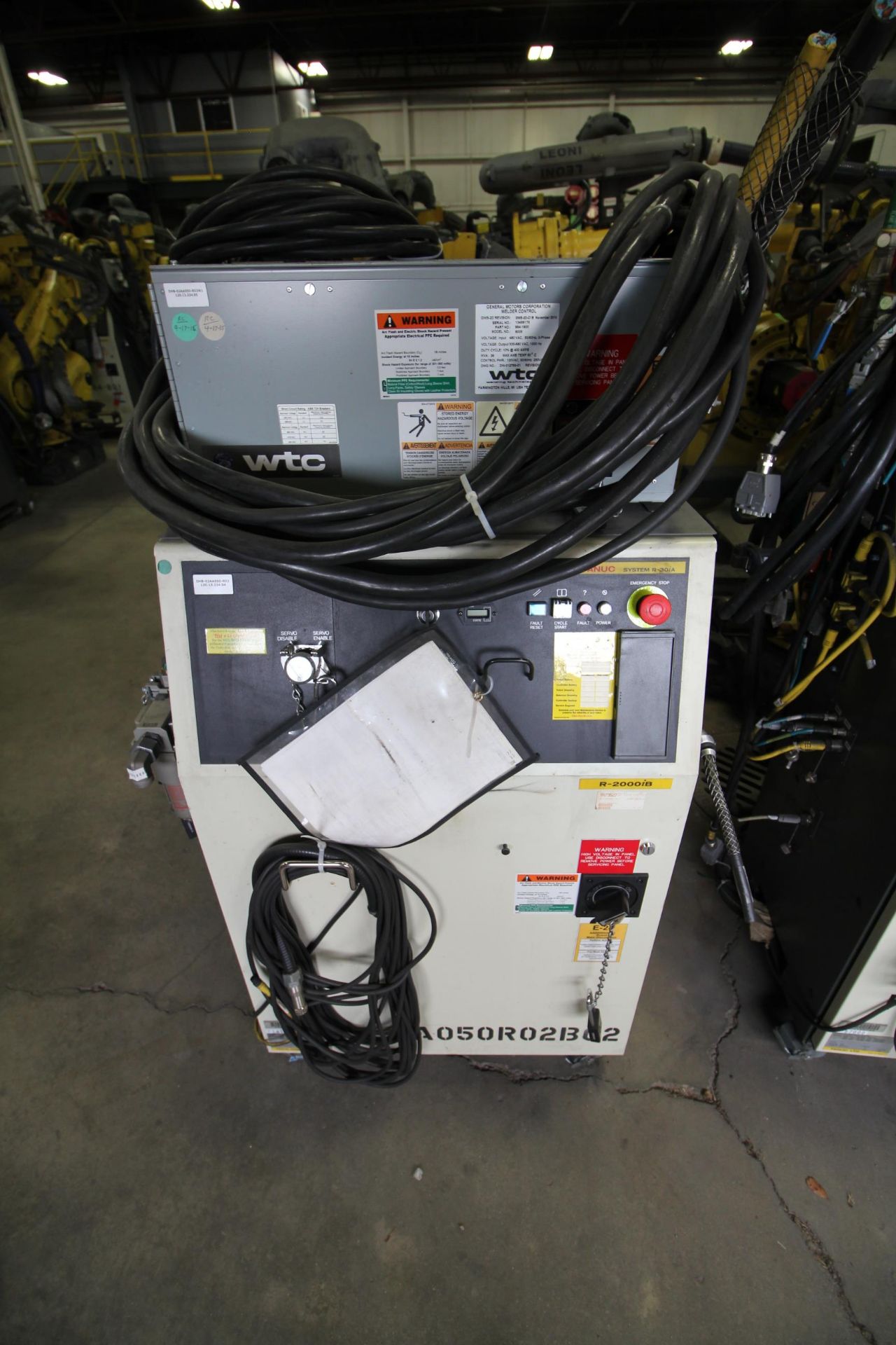 FANUC ROBOT R-2000iB/210F WITH R-30iA CONTROL, CABLES & TEACH PENDANT, SN 141871, YEAR 2013 - Image 5 of 8