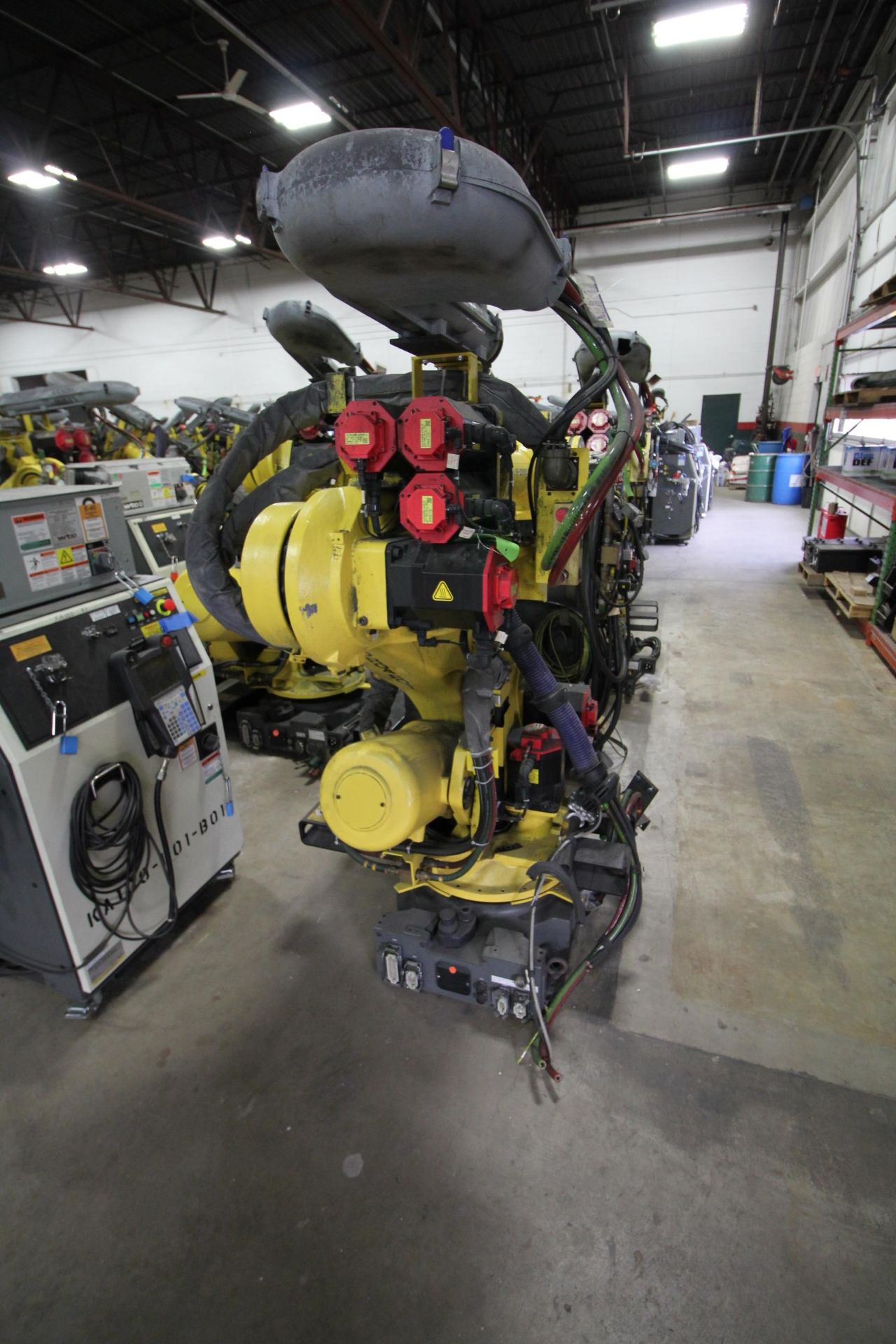 FANUC ROBOT R-2000iB/210F WITH R-30iA CONTROL, CABLES & TEACH PENDANT, SN 97005, YEAR 2009 - Image 3 of 9