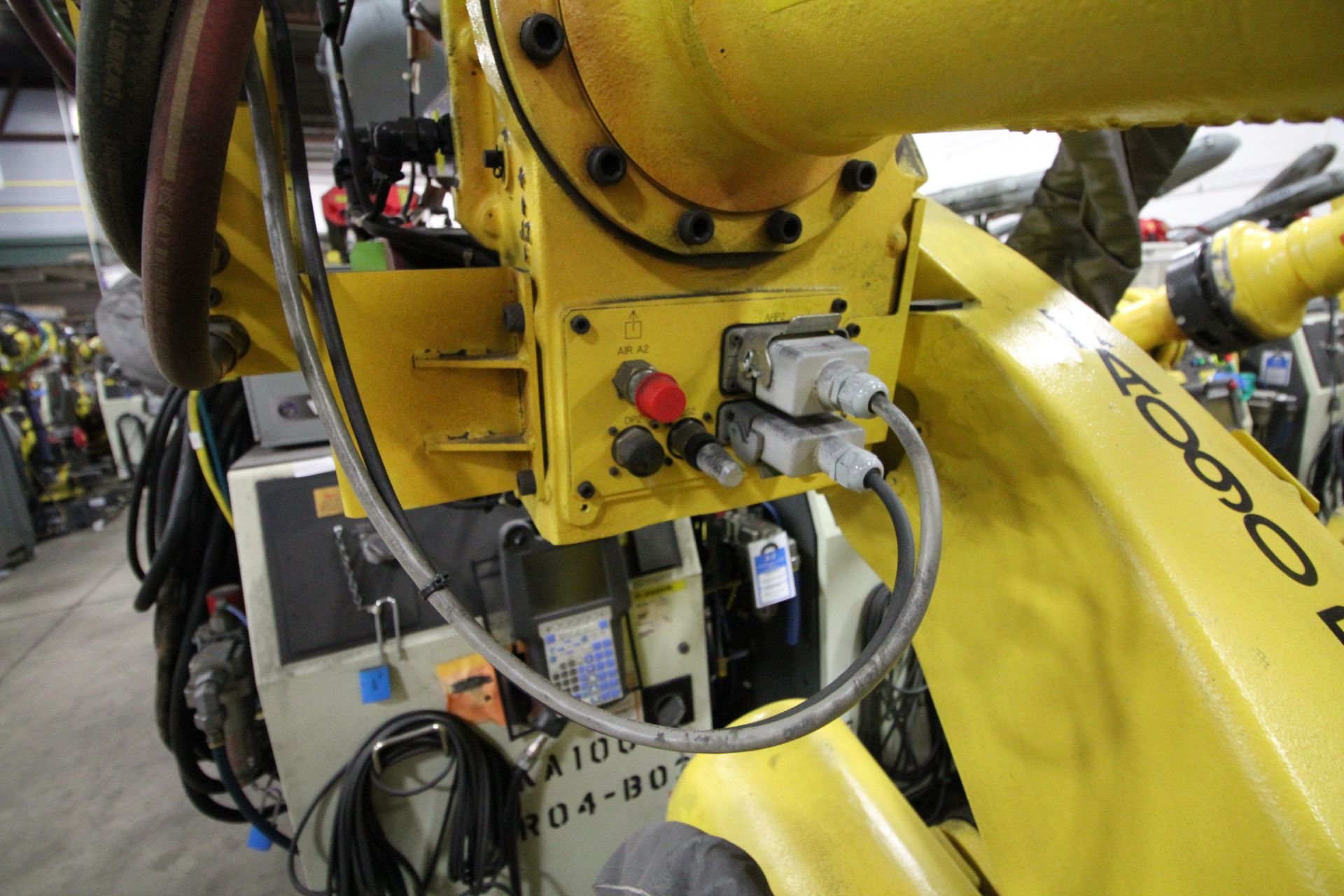 FANUC ROBOT R-2000iB/210F WITH R-30iA CONTROL, CABLES &amp; TEACH PENDANT, SN 96999, YEAR 2009 - Image 3 of 9