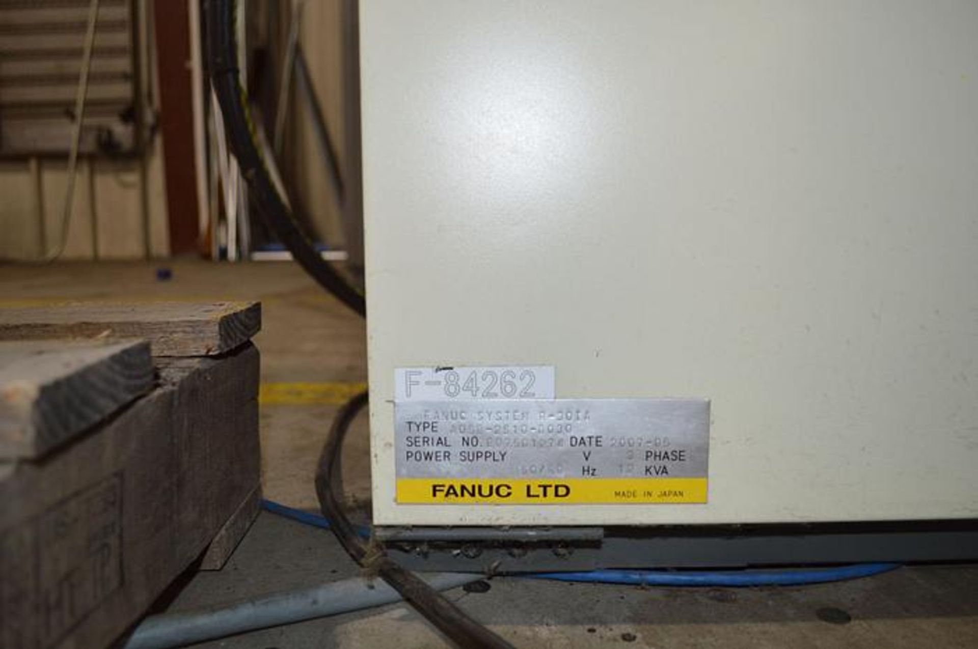 FANUC R-2000iB/165F WITH R-30iA CONTROLS, TEACH PENDANT &amp; CABLES, SN 84262, YEAR 2007 - Image 4 of 5