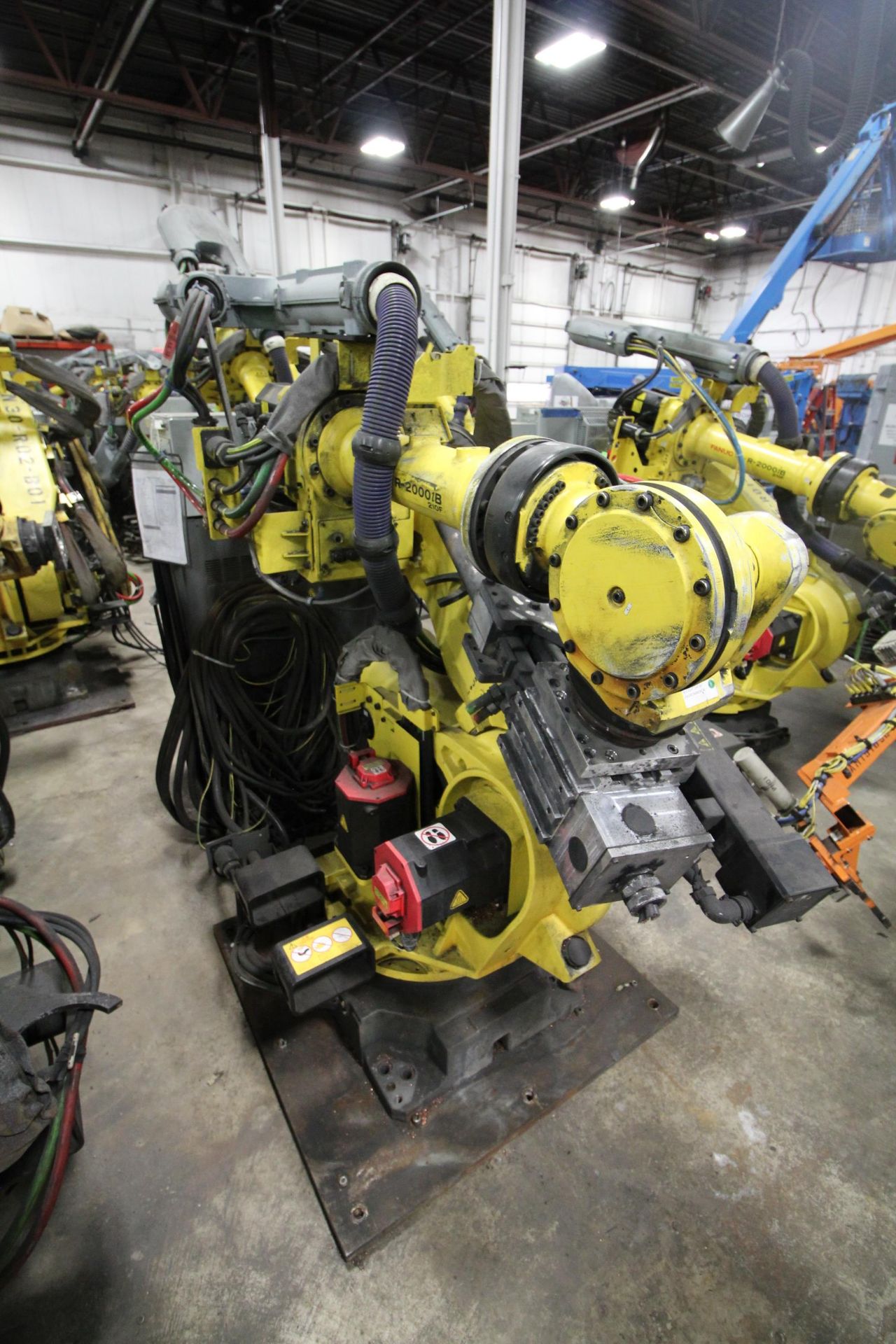 FANUC ROBOT R-2000iB/210F WITH R-30iA CONTROL, CABLES &amp; TEACH PENDANT, SN 142537, YEAR 2013 - Image 4 of 9