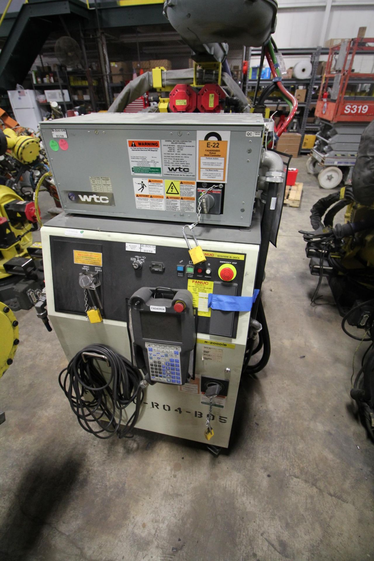 FANUC ROBOT R-2000iB/210F WITH R-30iA CONTROL, CABLES &amp; TEACH PENDANT, SN 142537, YEAR 2013 - Image 5 of 9