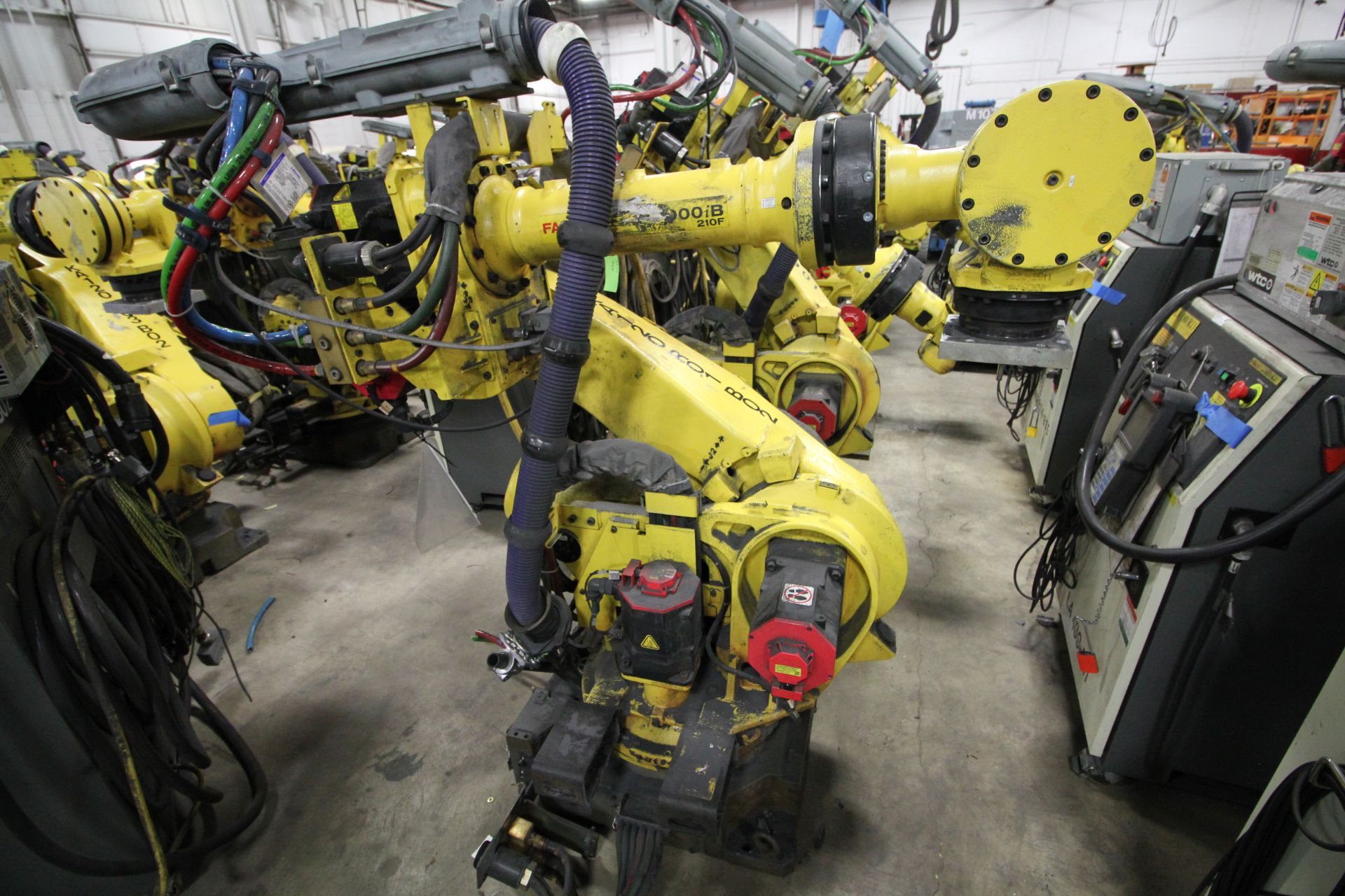 FANUC ROBOT R-2000iB/210F WITH R-30iA CONTROL, CABLES &amp; TEACH PENDANT, SN 97203, YEAR 2009