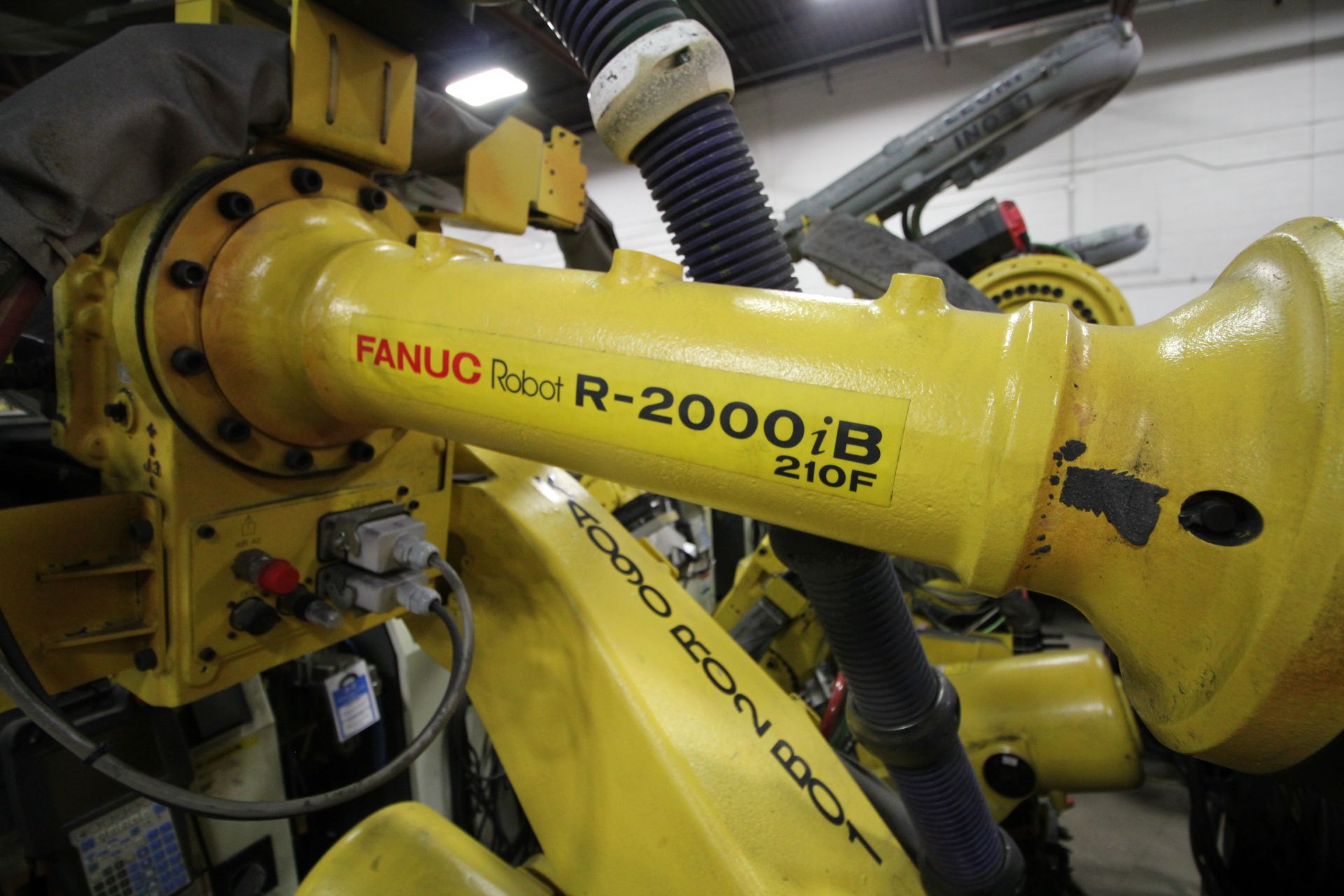 FANUC ROBOT R-2000iB/210F WITH R-30iA CONTROL, CABLES &amp; TEACH PENDANT, SN 96999, YEAR 2009 - Image 2 of 9