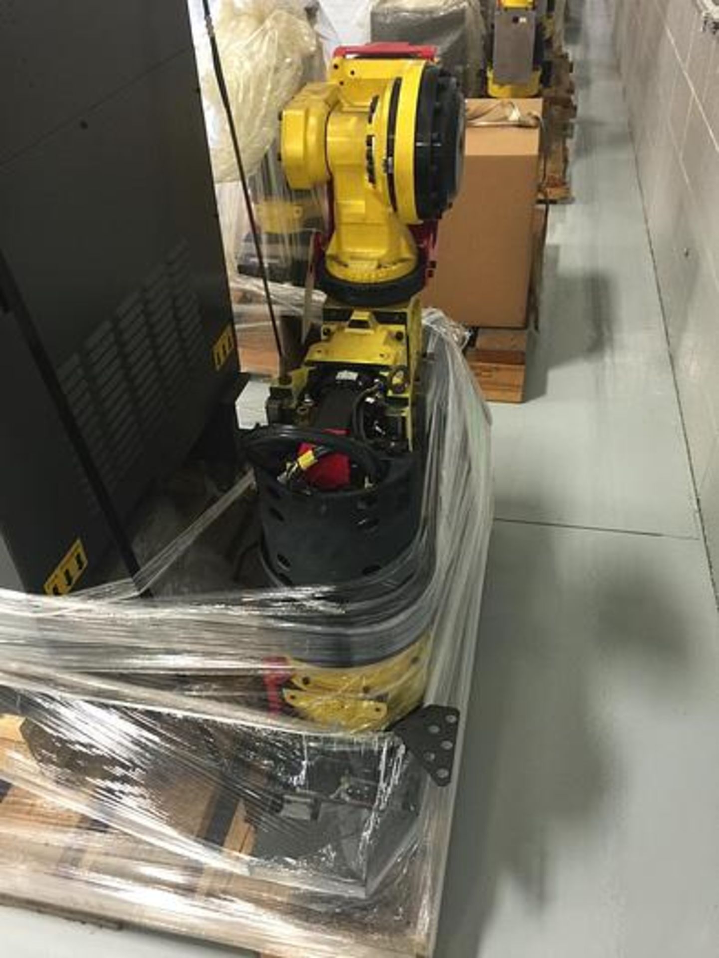 FANUC F-100iA ROBOTIC FLEXIBLE FIXTURING SYSTEM NEW NEVER USED, YEAR 2018 - Image 8 of 11