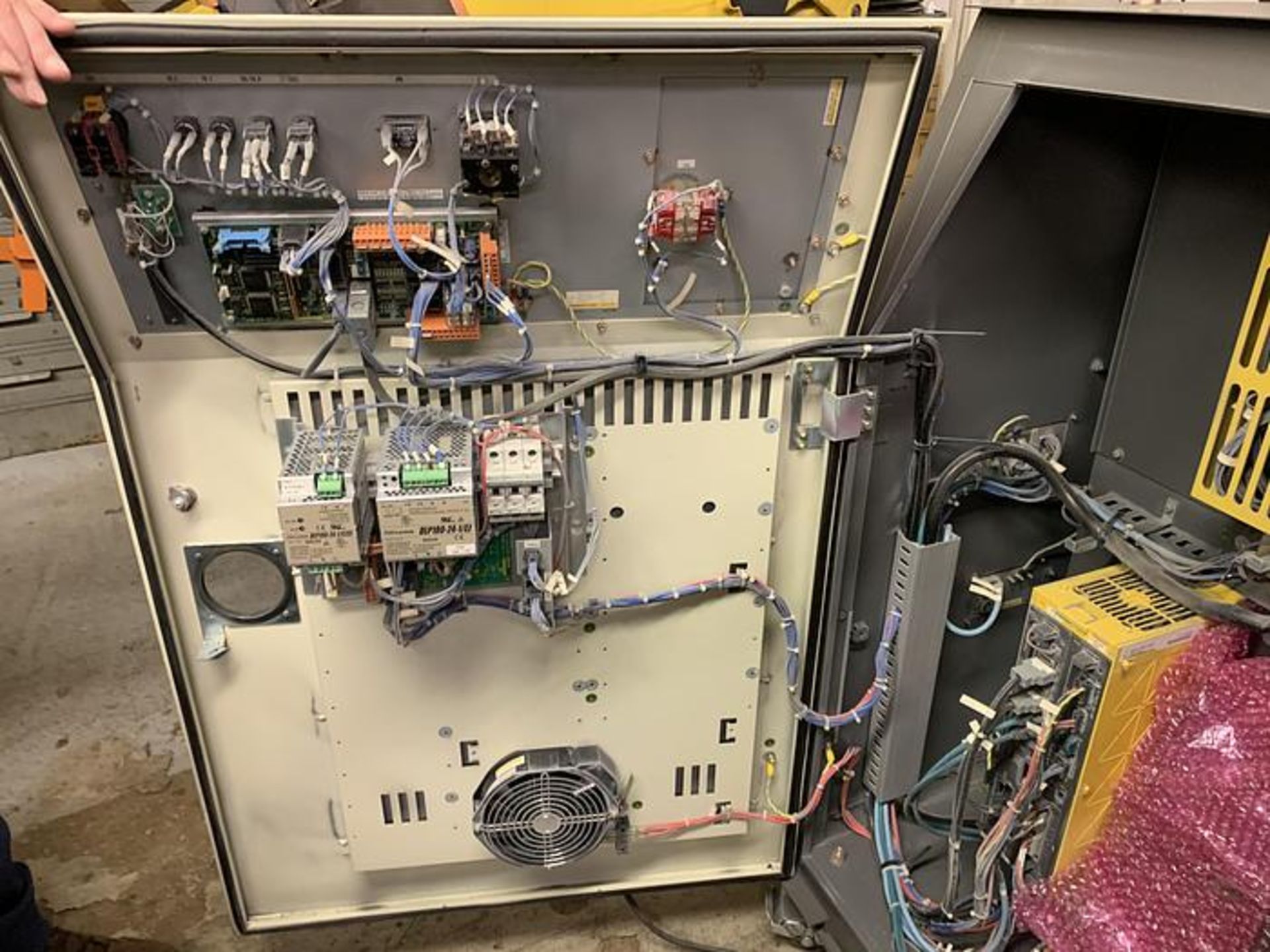 FANUC M900iA/350 6 AXIS ROBOT WITH R30iA CONTROLLER MACHINE, CABLES & TEACH SN F111634, YEAR 2011 - Image 9 of 13