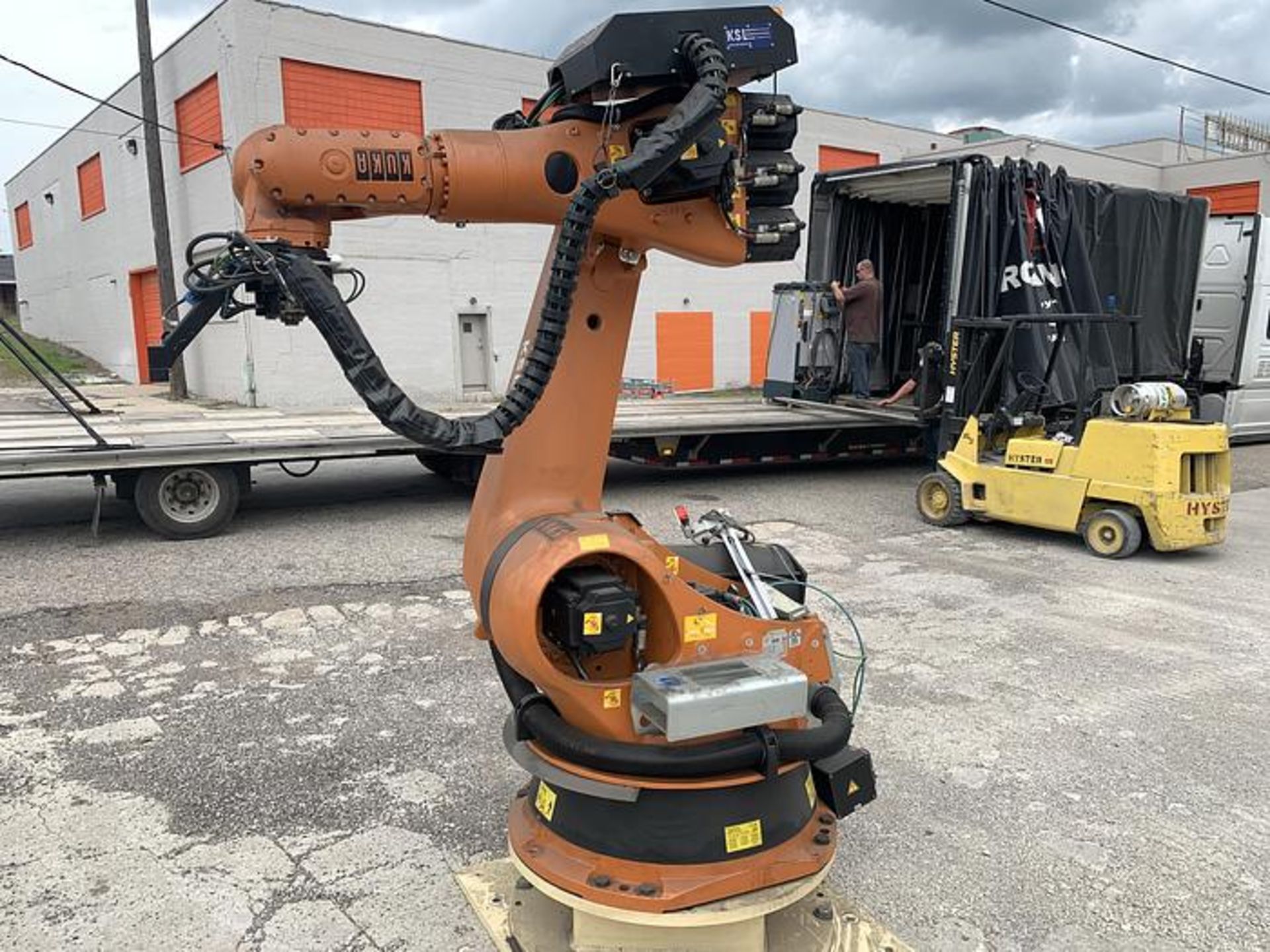 KUKA ROBOT KR 100-2 HA 2000 6 AXIS ROBOT WITH KRC2 EDO 5 CONTROLLER, SN 978075, YEAR 07/2008 - Image 2 of 17