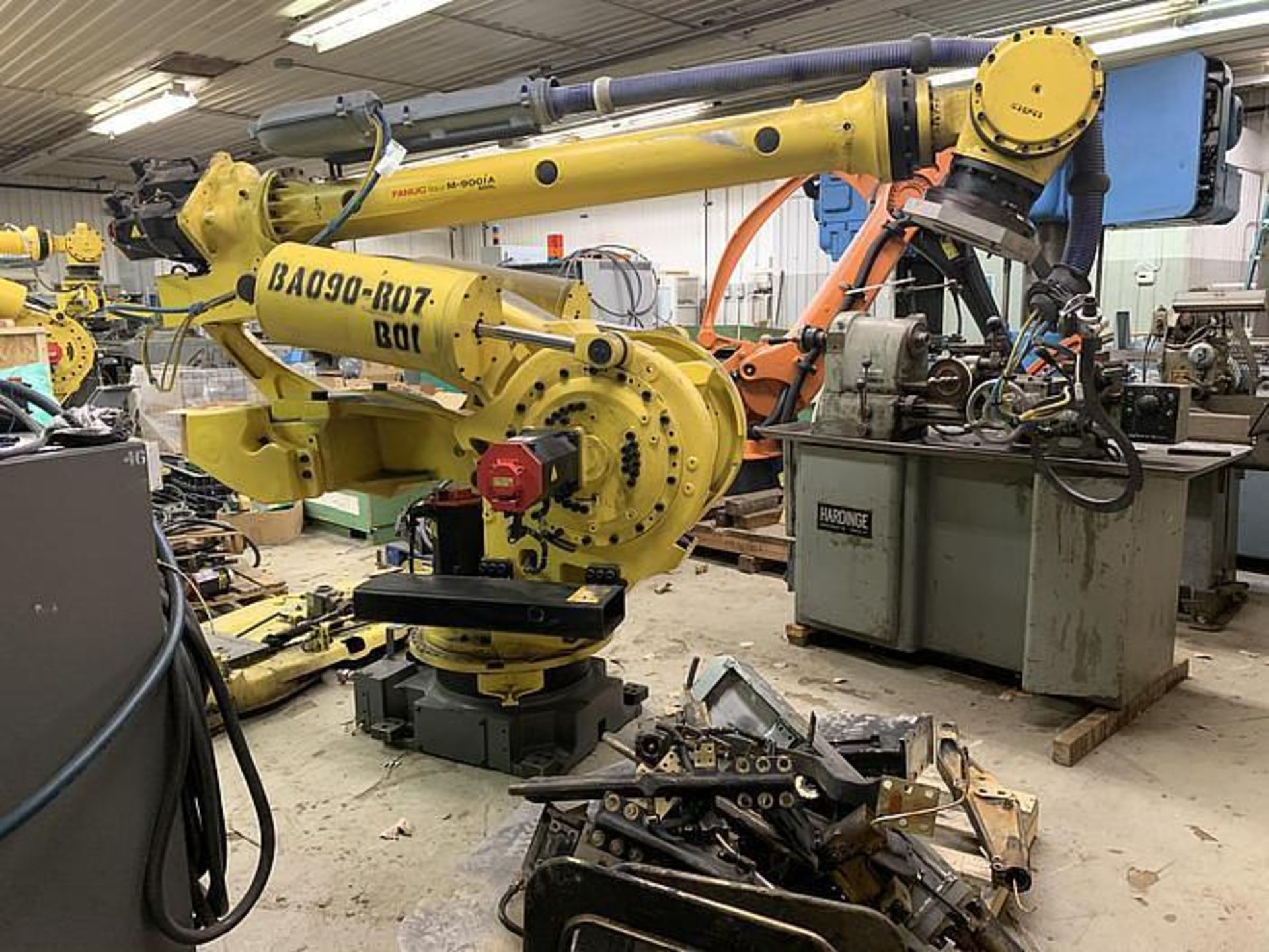 FANUC M900iA/400L 6 AXIS CNC ROBOT WITH R30iA CONTROLLER, CABLES & TEACH, SN F113428, YEAR 2011