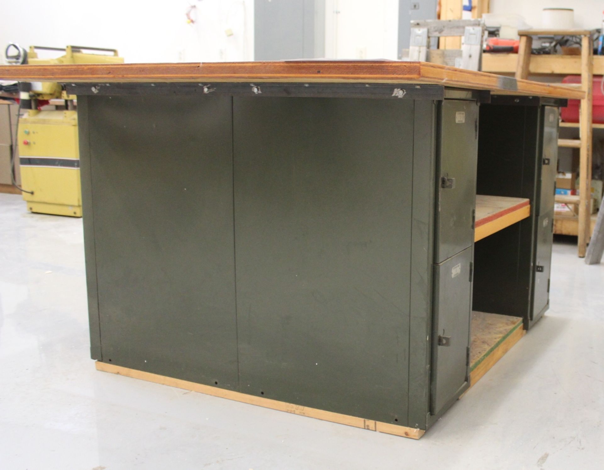 Woodworking bench with Lockers - Image 5 of 5
