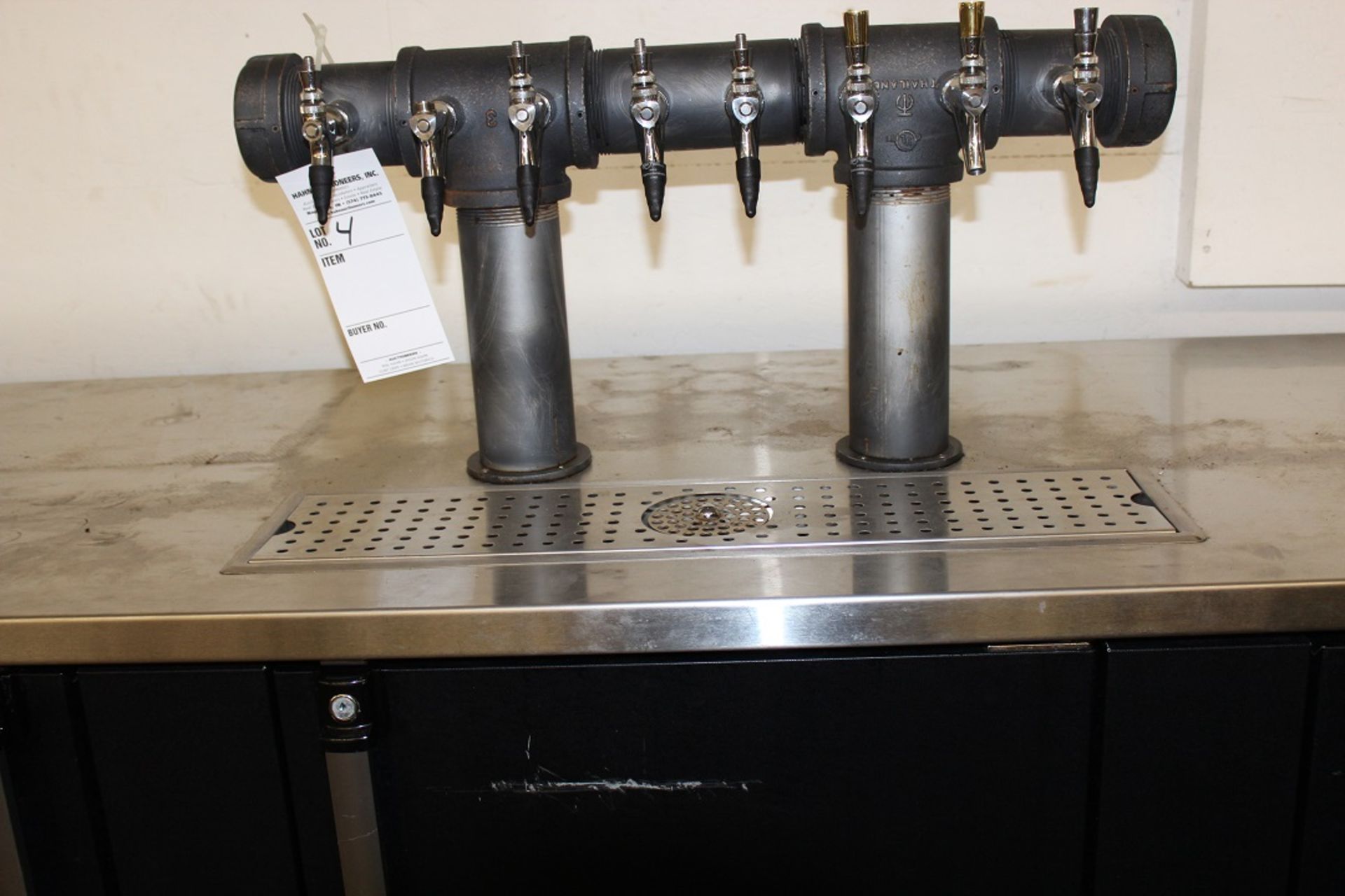 micro matic model MDD-94E kegerator 8 tap head stainless top, nice unit all in working condition - Image 2 of 5