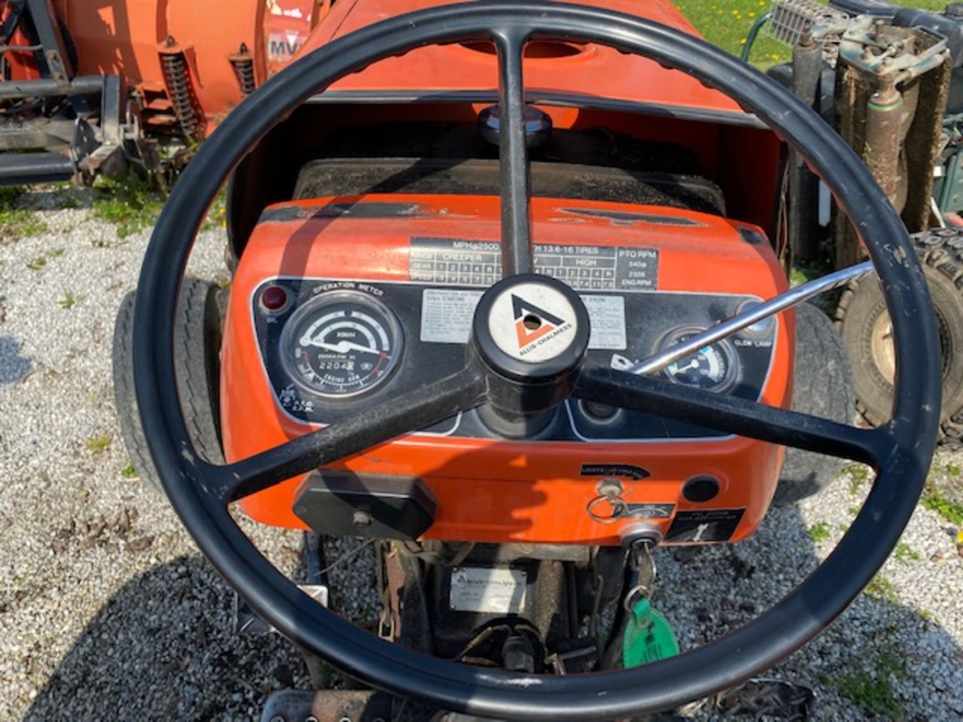 Allis-Chalmers 5030 tractor with 2204 hours, serial number 2160, needs engine work - Image 2 of 8