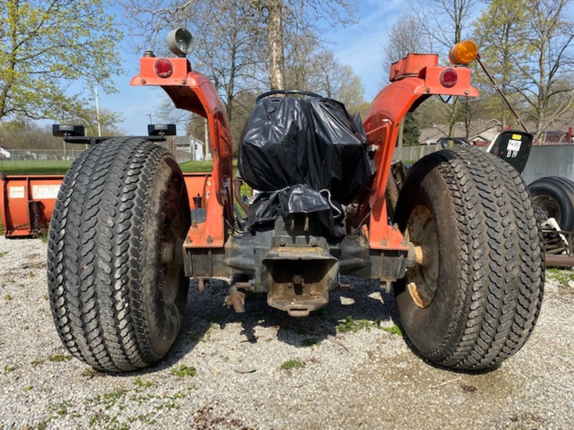 Allis-Chalmers 5030 tractor with 2204 hours, serial number 2160, needs engine work - Image 3 of 8