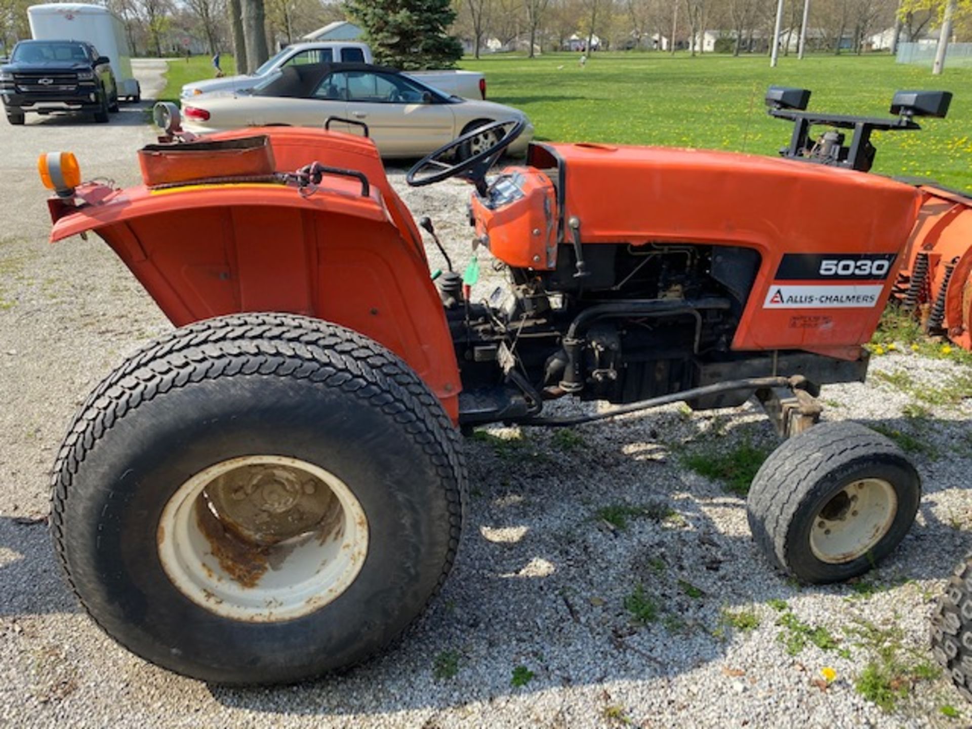 Allis-Chalmers 5030 tractor with 2204 hours, serial number 2160, needs engine work