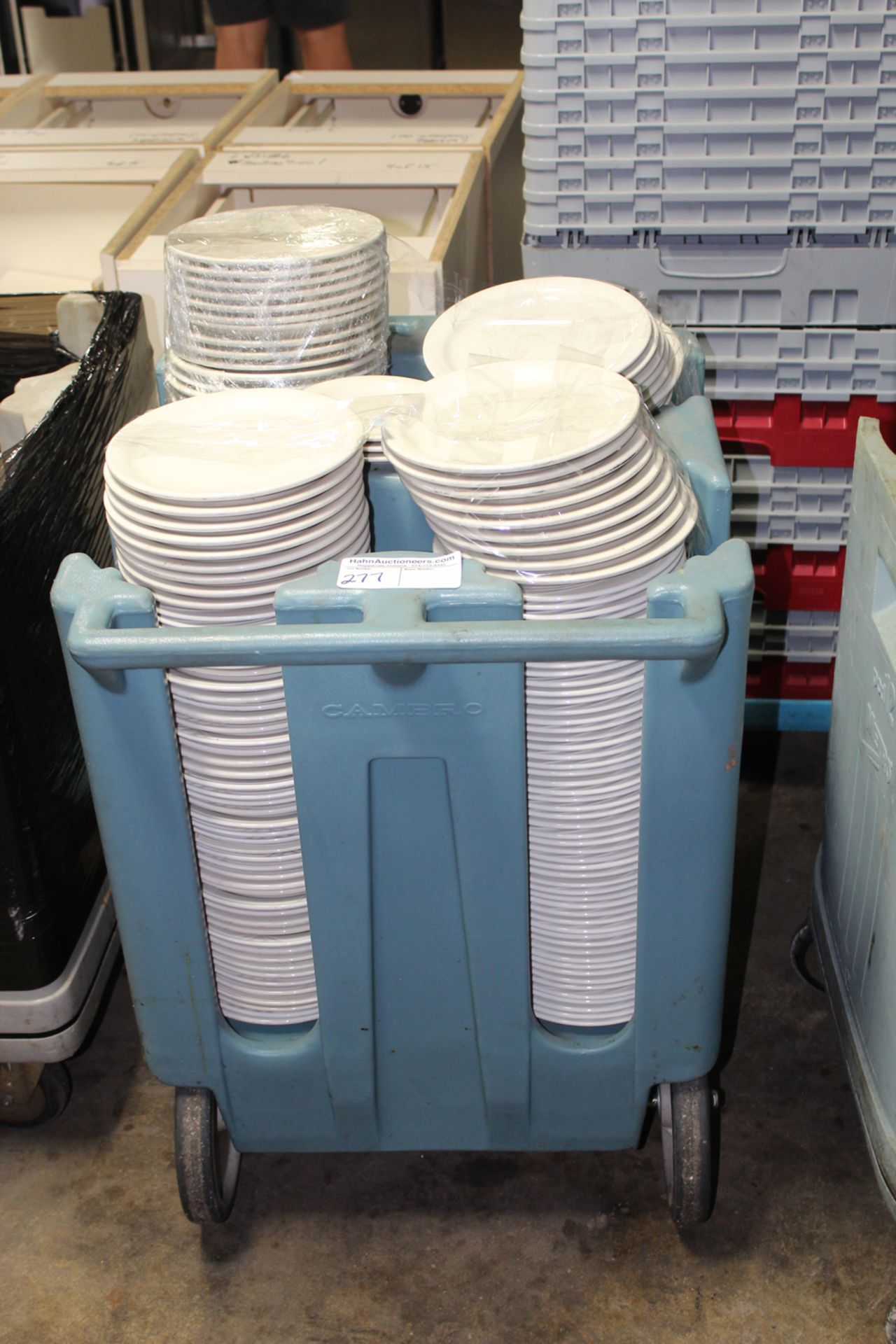 CAMBRO PLATE HOLDE W/LARGE AMOUNT OF PLATES