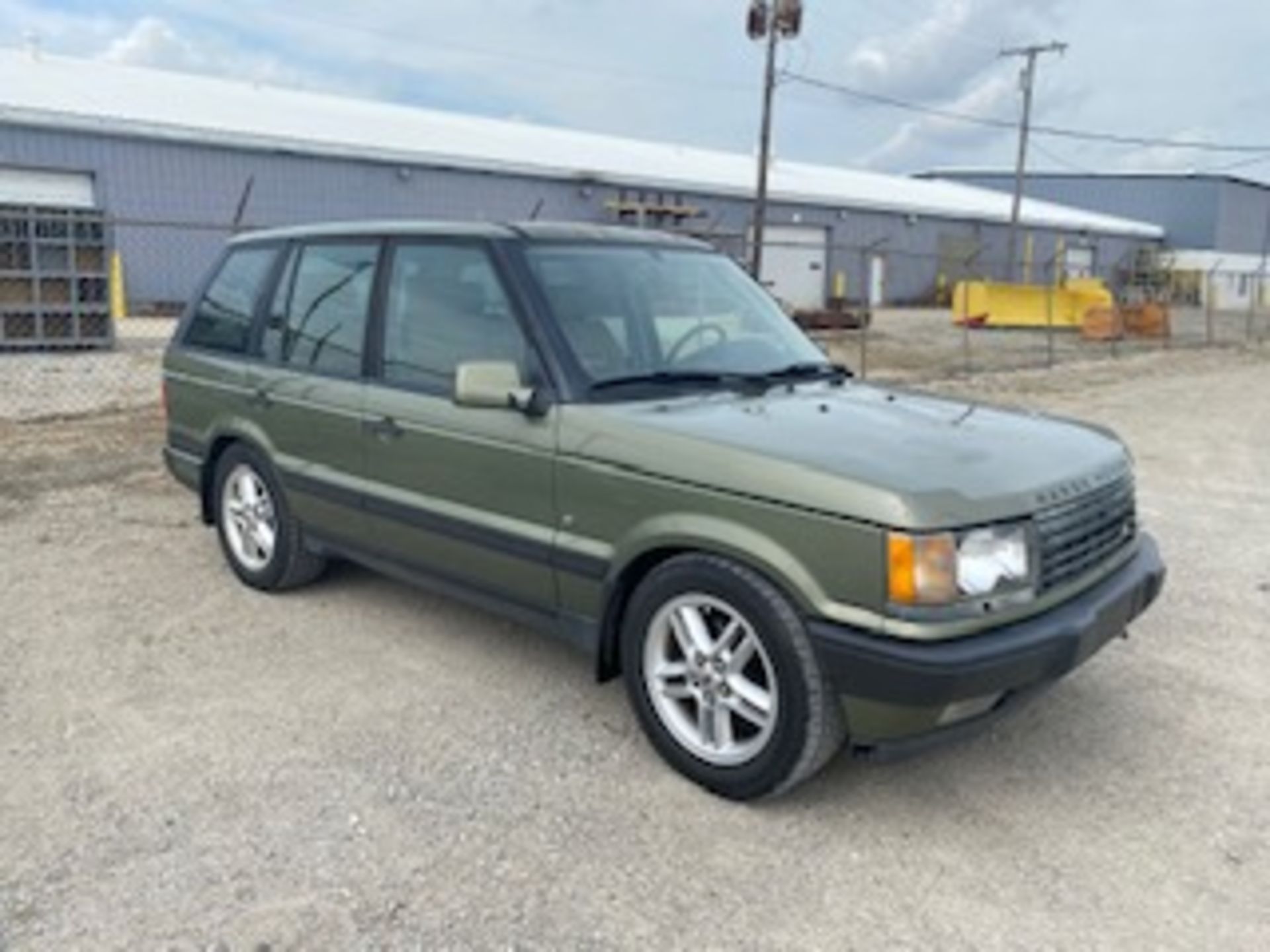 2000 Range Rover 4x4   Drives good  195K miles