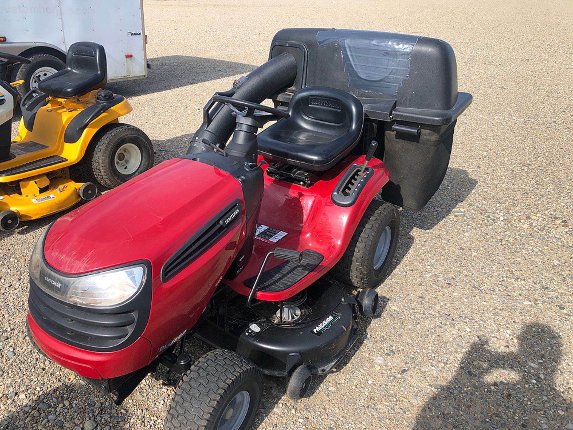 CRAFTSMAN RIDING LAWN TRACTOR WITH 42" DECK AND BAGGER, BRIGGS AND STRATTON ENGINE
