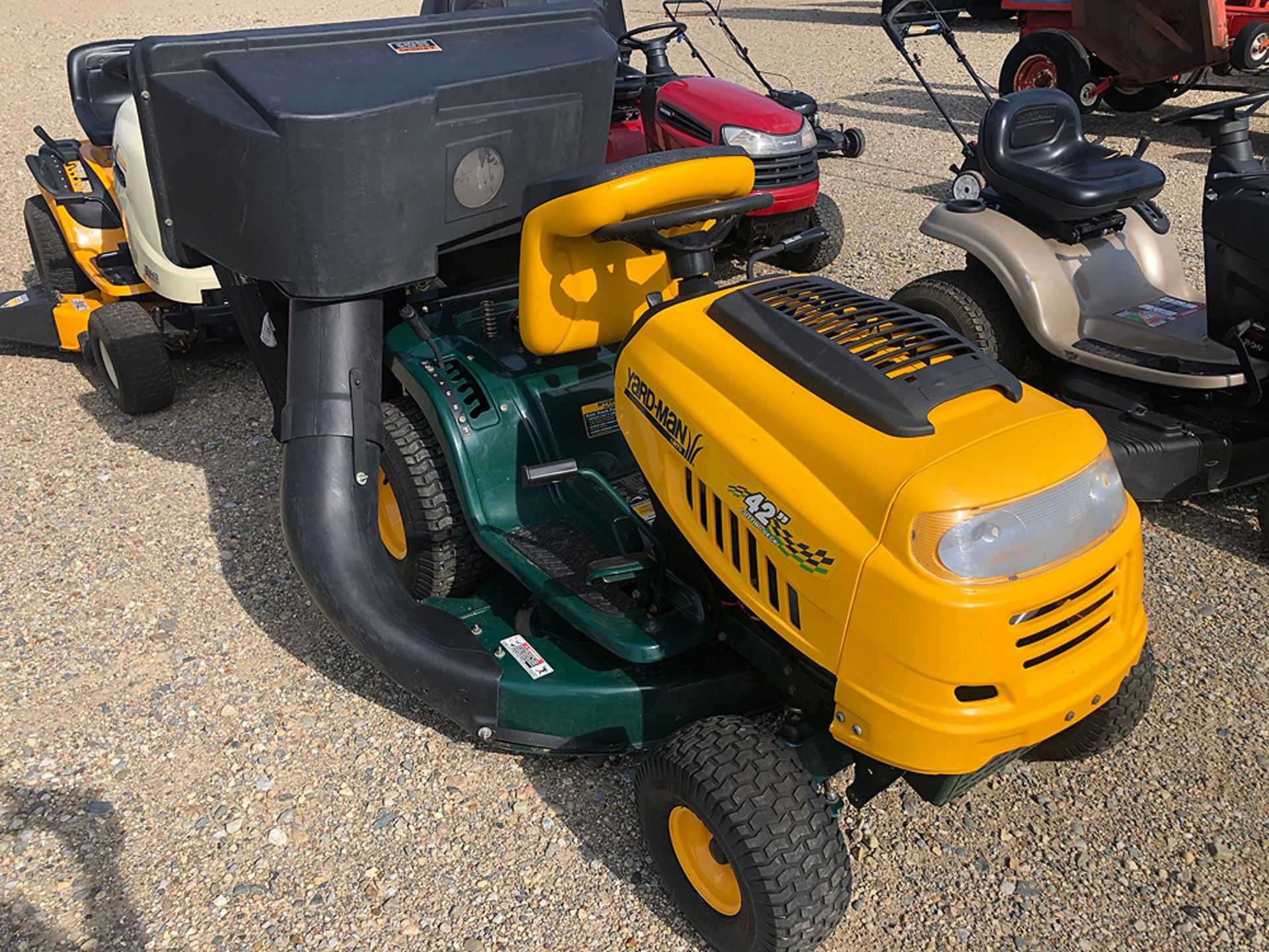 YARDMAN RIDING LAWN TRACTOR WITH 42" DECK AND BAGGER,