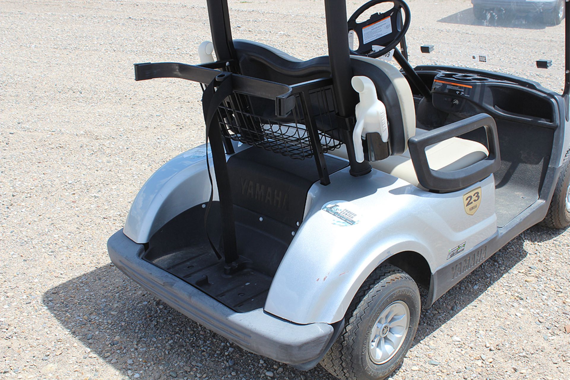 2014 YAMAHA GOLF CARTS, FUEL-INJECTED WITH ROOFS, IN EXCELLENT CONDITION - Image 4 of 5