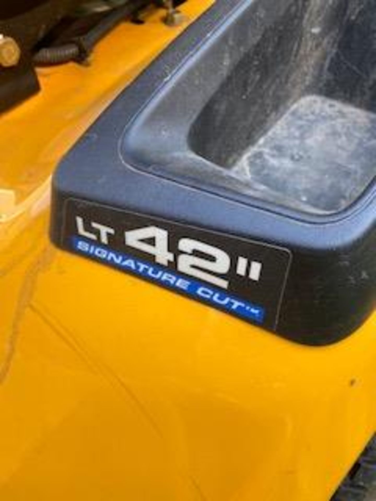 CUB CADET LT 42”  RIDING LAWNMOWER ONLY 79 HOURS REALLY CLEAN - Image 7 of 7