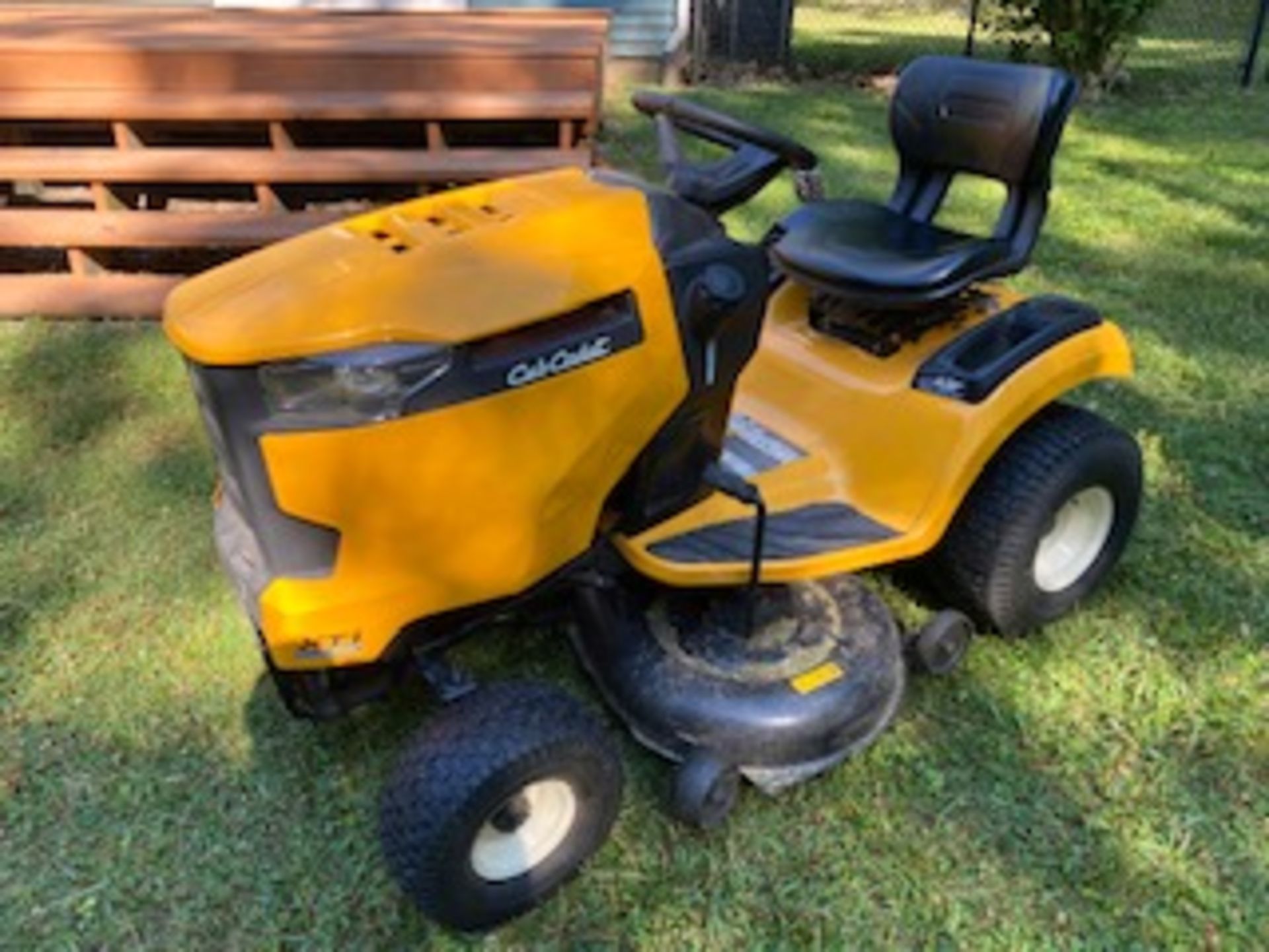 CUB CADET LT 42”  RIDING LAWNMOWER ONLY 79 HOURS REALLY CLEAN