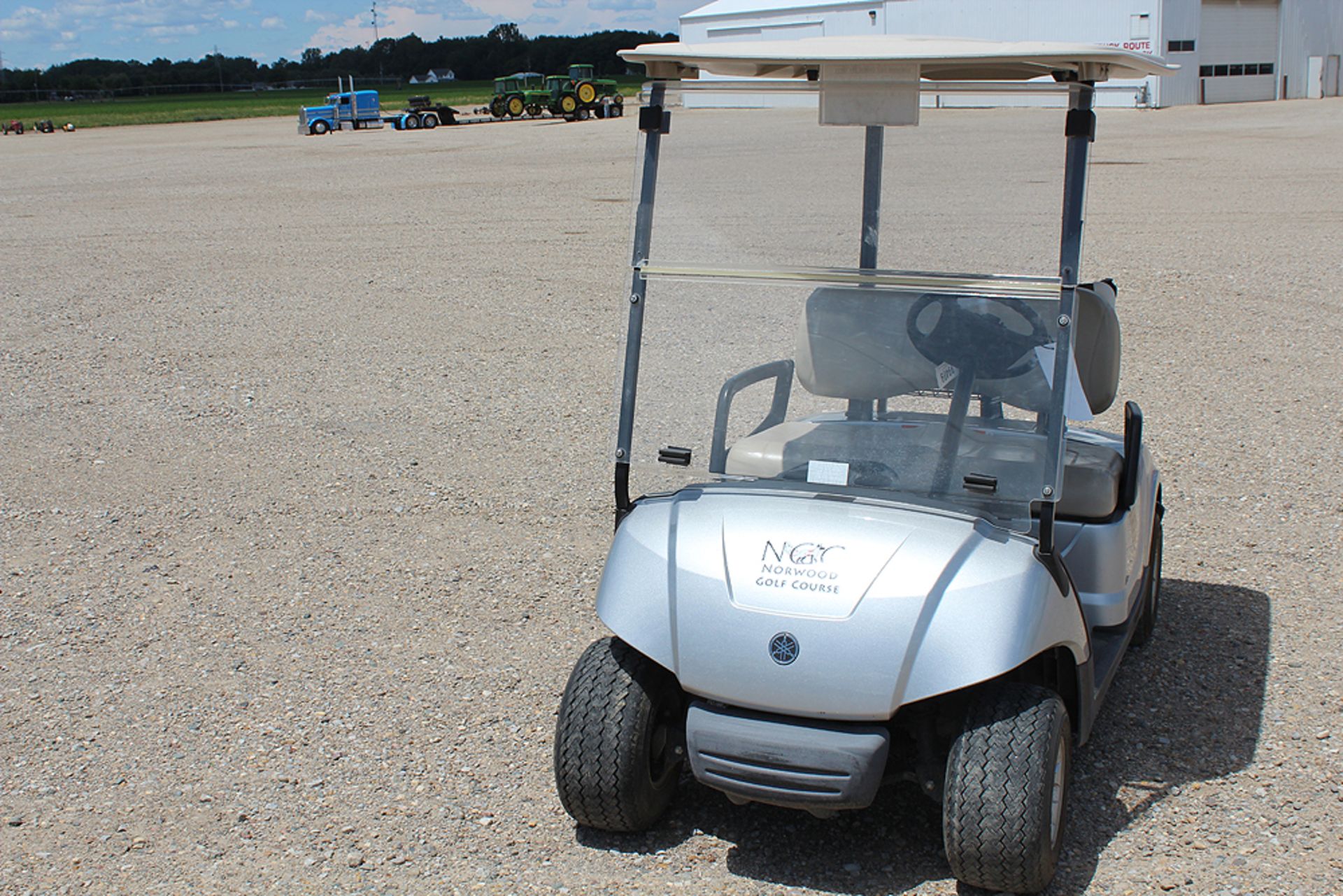 2014 YAMAHA GOLF CARTS, FUEL-INJECTED WITH ROOFS, IN EXCELLENT CONDITION - Image 2 of 5