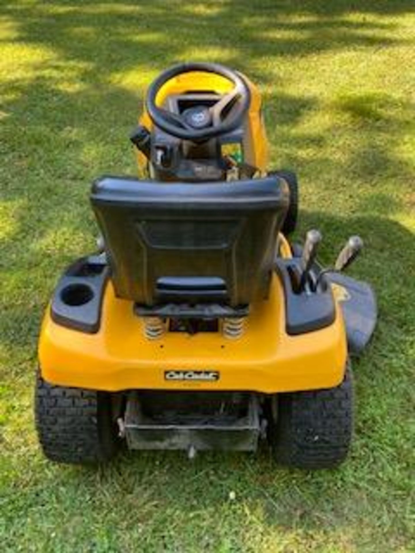 CUB CADET LT 42”  RIDING LAWNMOWER ONLY 79 HOURS REALLY CLEAN - Image 4 of 7