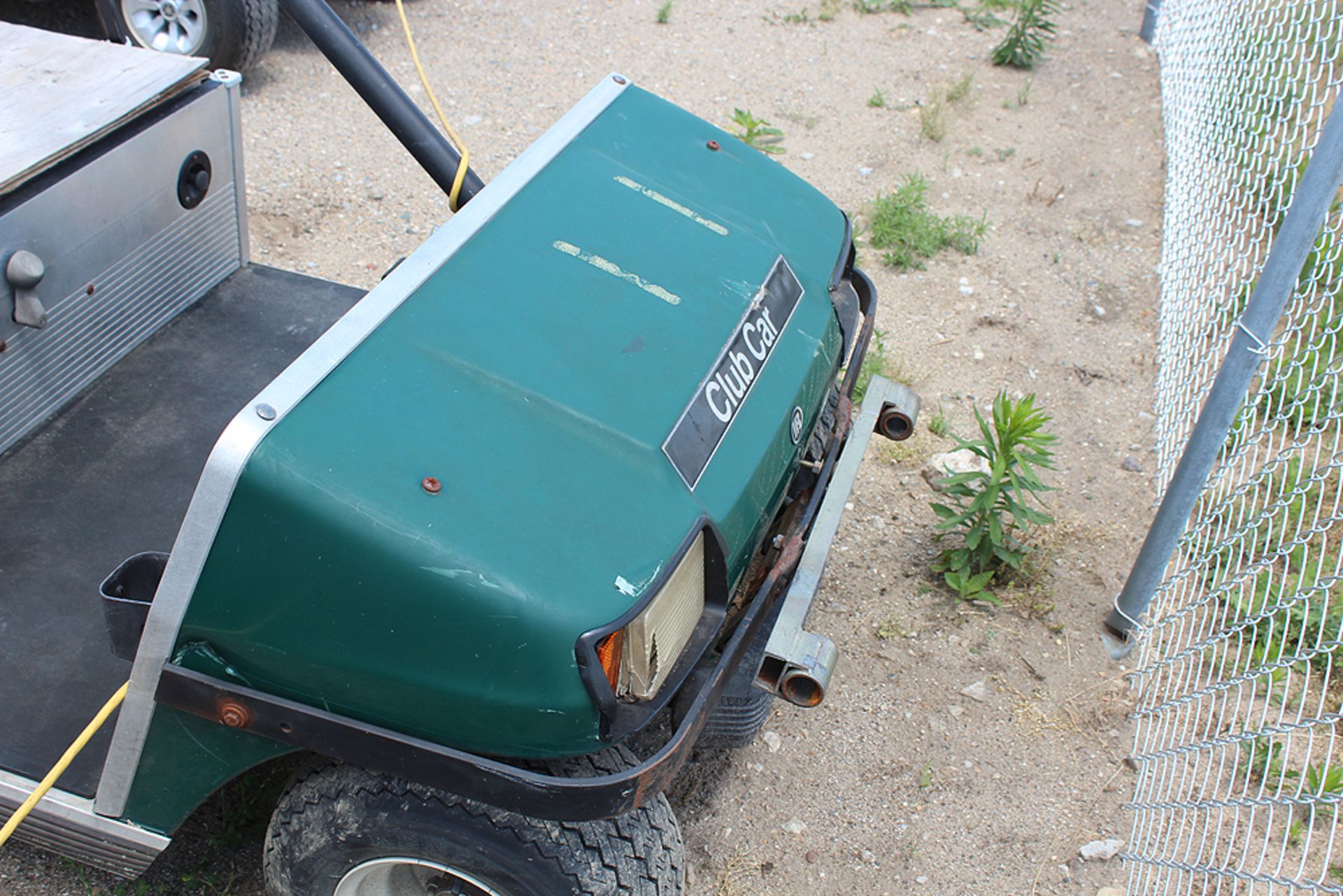 CLUB CAR GAS-POWERED WITH ALUMINUM DUMP BED - Image 2 of 4