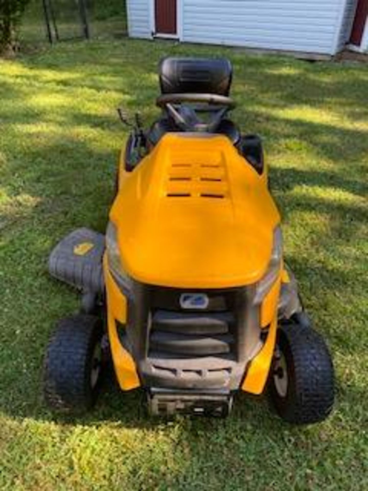 CUB CADET LT 42”  RIDING LAWNMOWER ONLY 79 HOURS REALLY CLEAN - Image 2 of 7