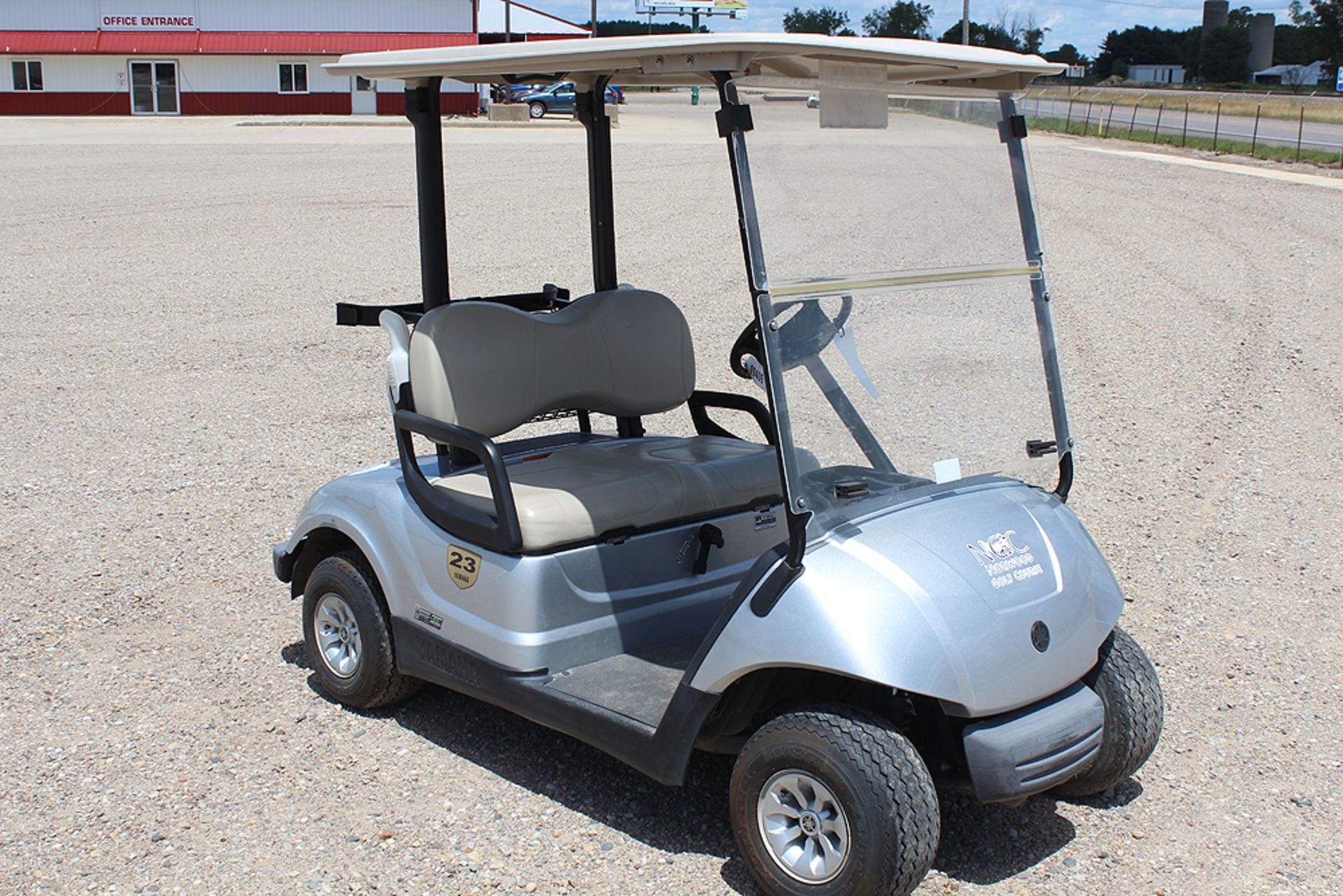 2014 YAMAHA GOLF CARTS, FUEL-INJECTED WITH ROOFS, IN EXCELLENT CONDITION - Image 3 of 5