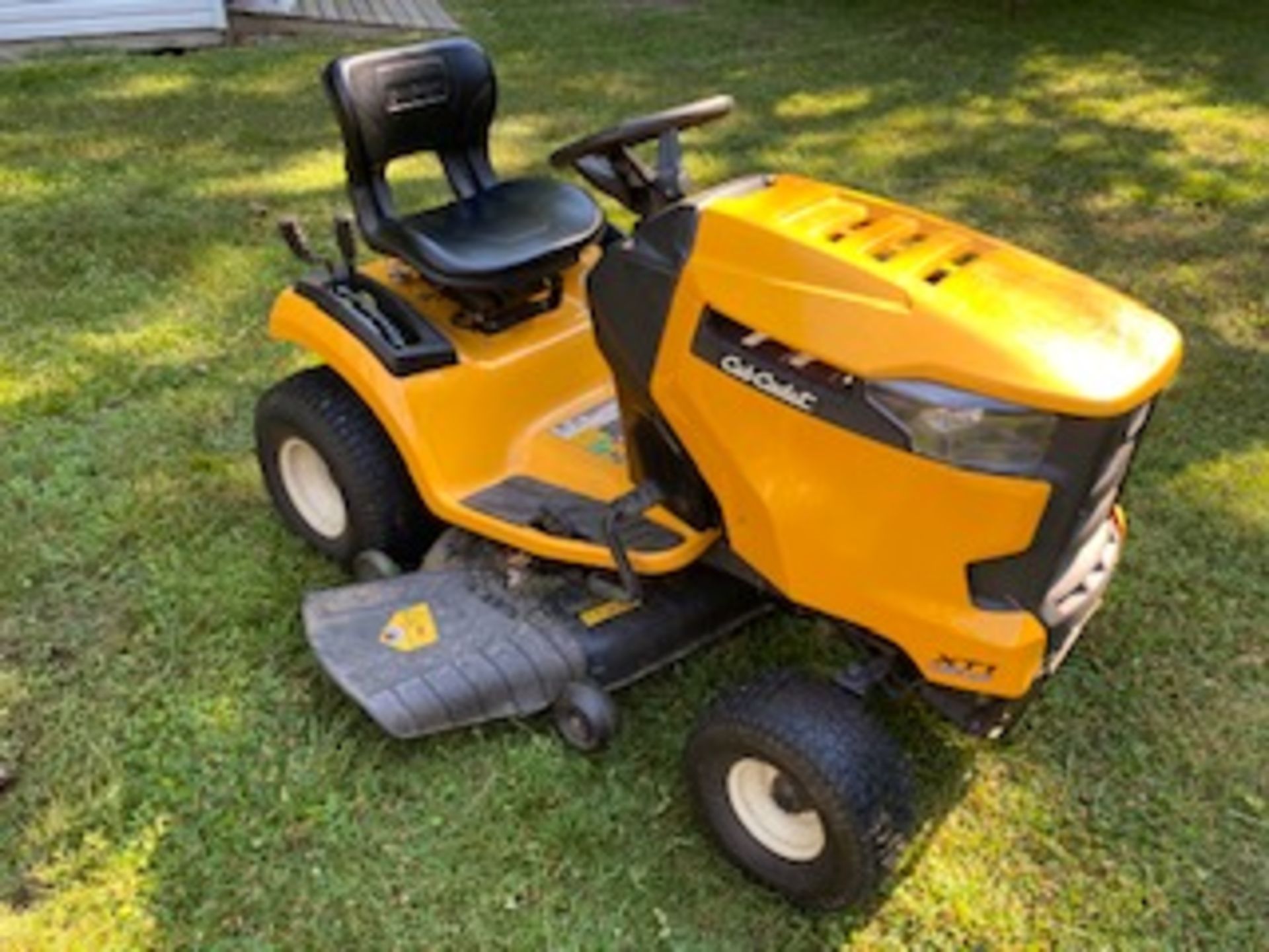 CUB CADET LT 42”  RIDING LAWNMOWER ONLY 79 HOURS REALLY CLEAN - Image 3 of 7