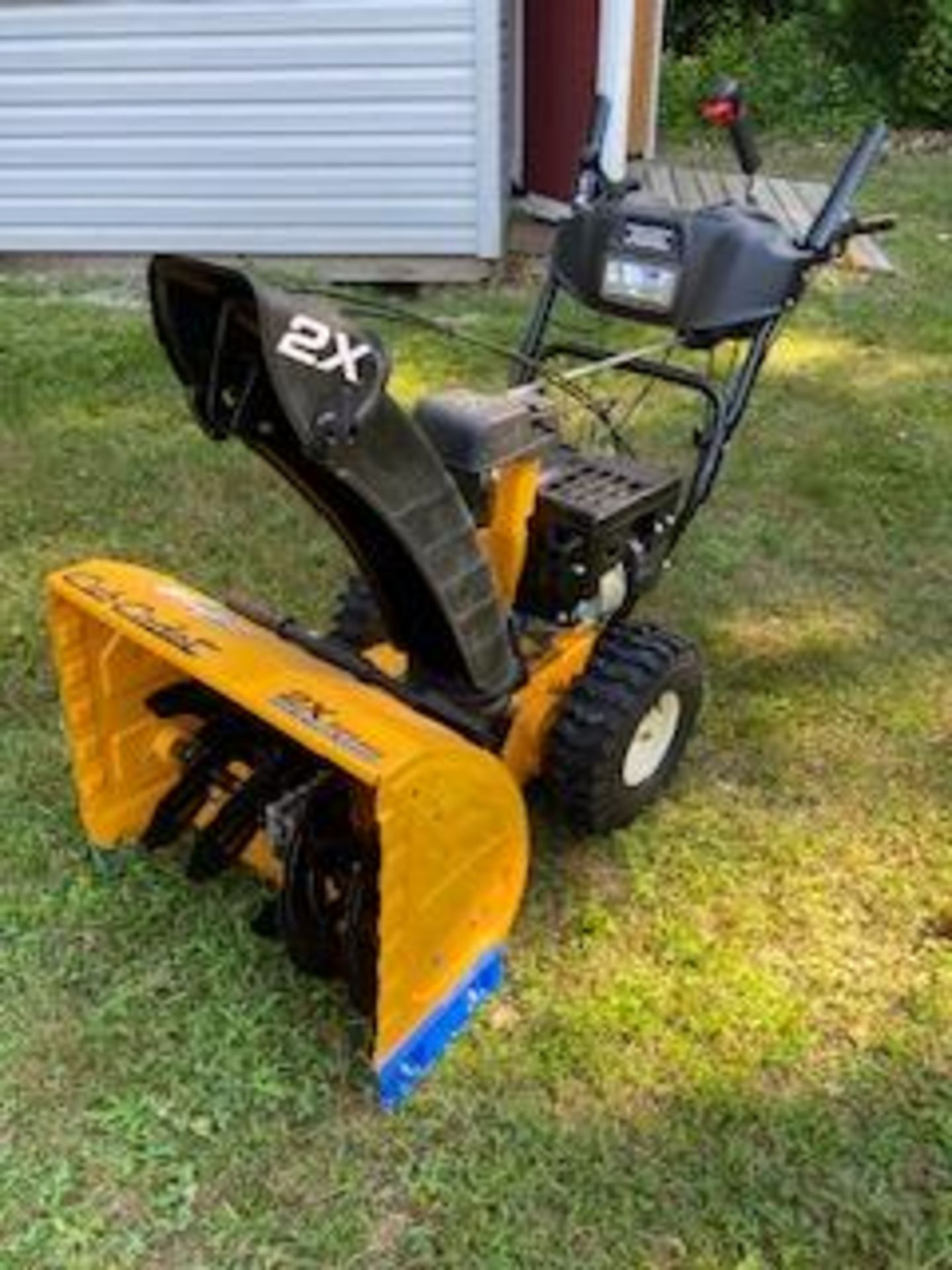 CUB CADET SNOWBLOWER LIKE NEW CONDITION ELECTRIC START GAS ENGINE VERY LITTLE USE