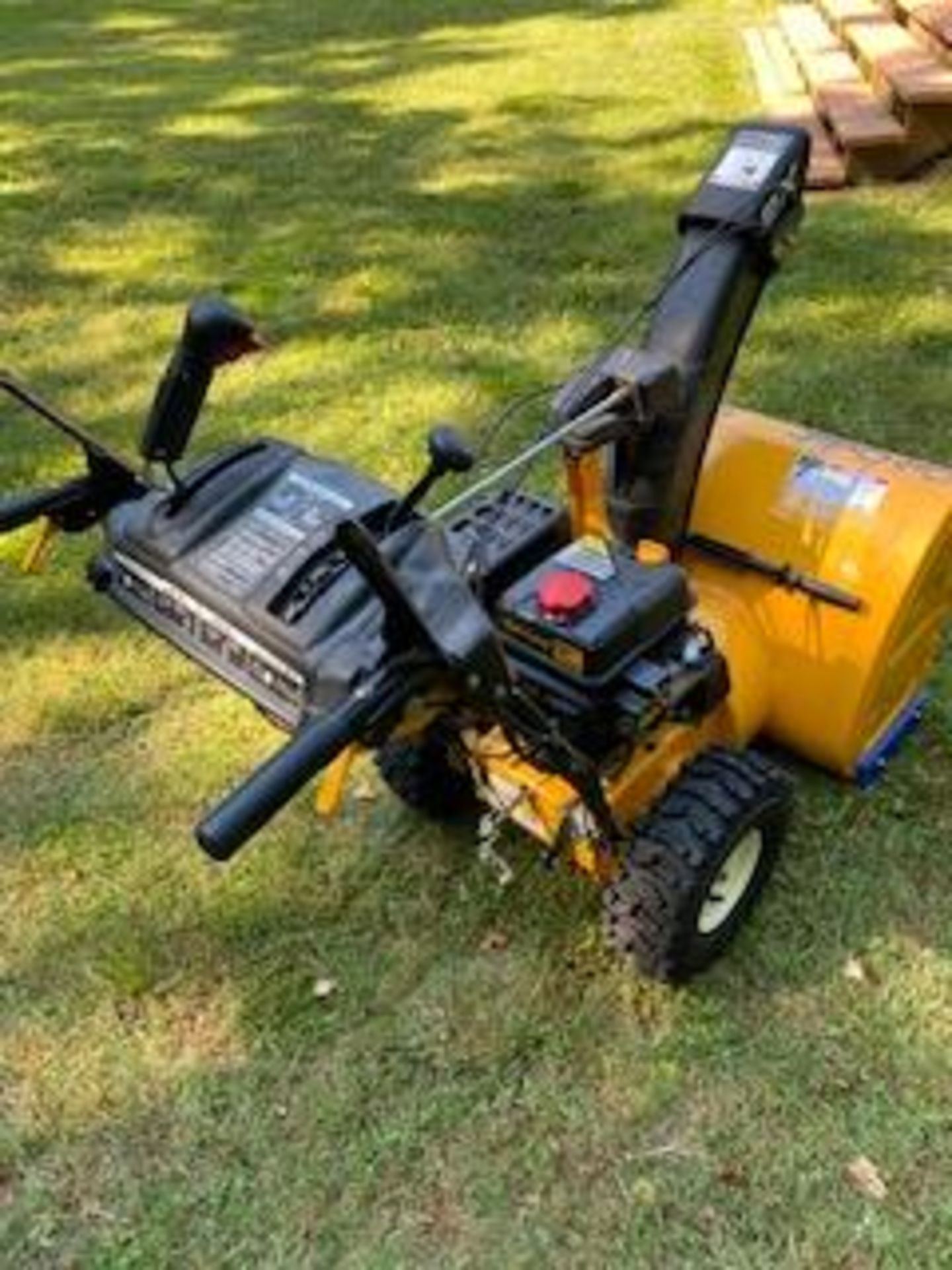 CUB CADET SNOWBLOWER LIKE NEW CONDITION ELECTRIC START GAS ENGINE VERY LITTLE USE - Image 3 of 5