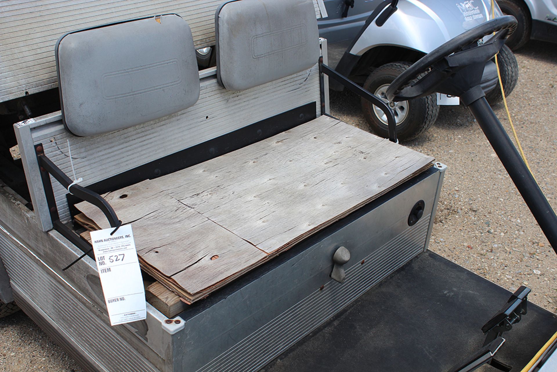 CLUB CAR GAS-POWERED WITH ALUMINUM DUMP BED - Image 3 of 4