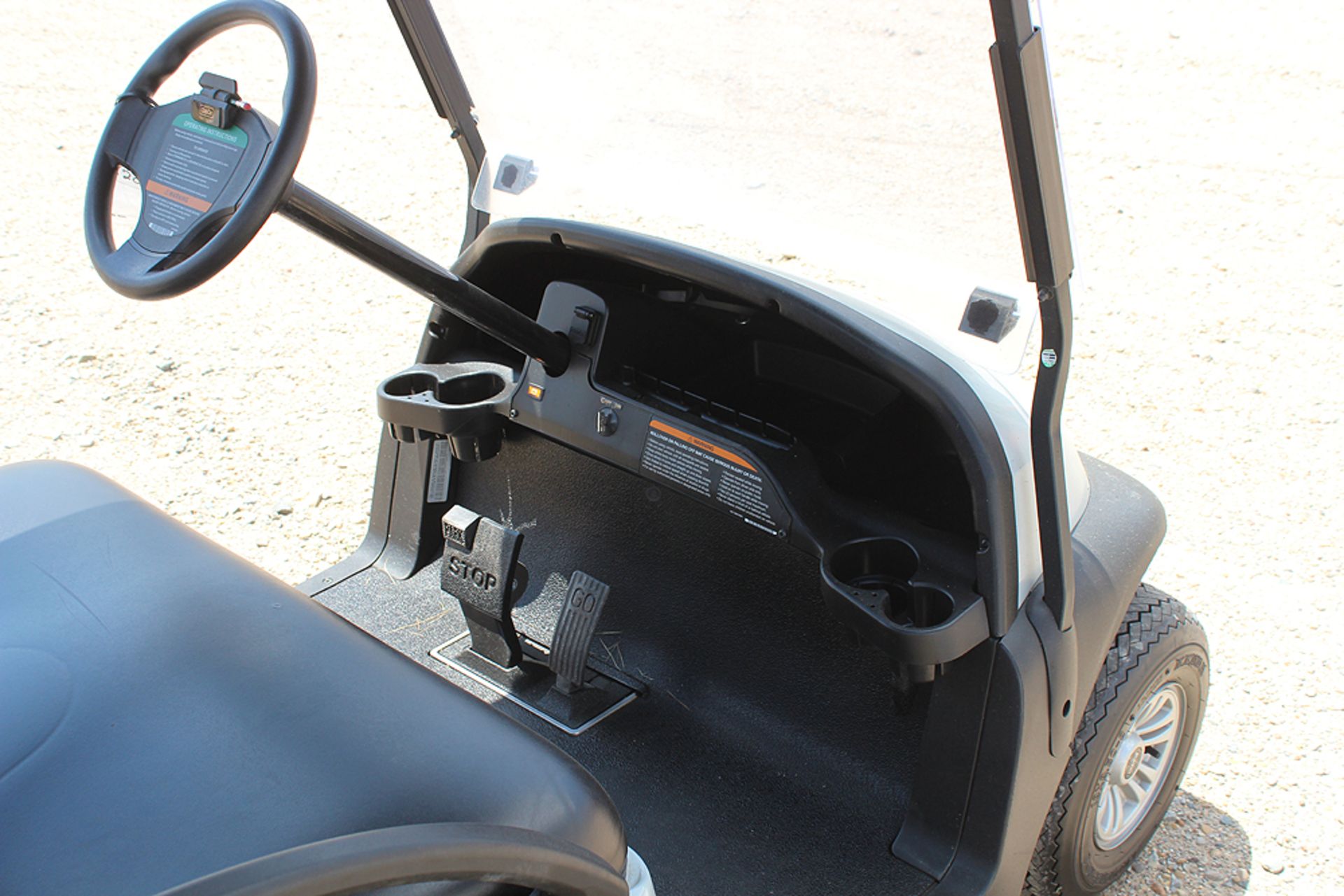 2018 ELECTRIC GOLF CART W/CHARGER - Image 4 of 5