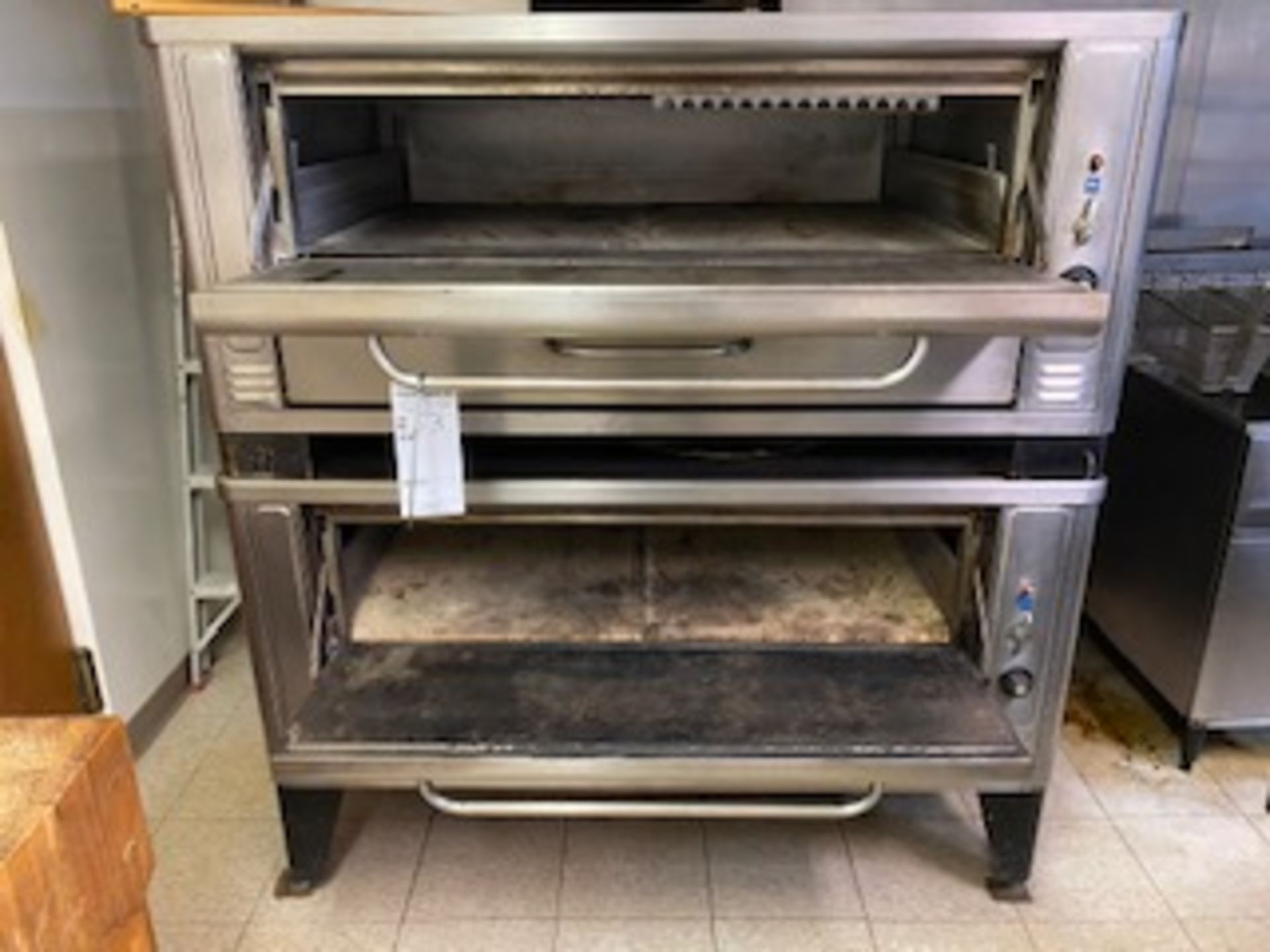 Blodgett natural gas double stackable pizza oven Extremely clean - Image 2 of 4