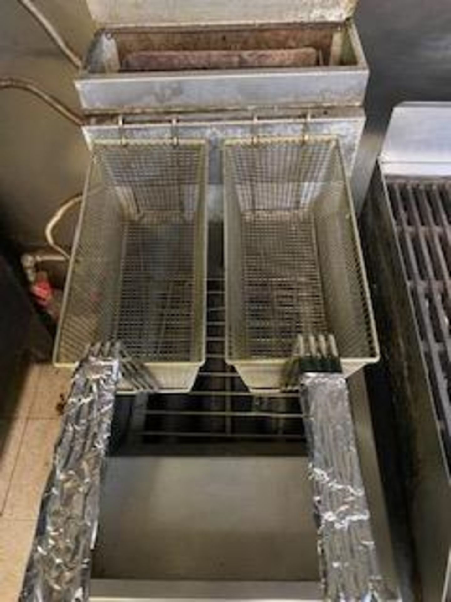 Dean double basket gas deep fat fryer - Image 2 of 3