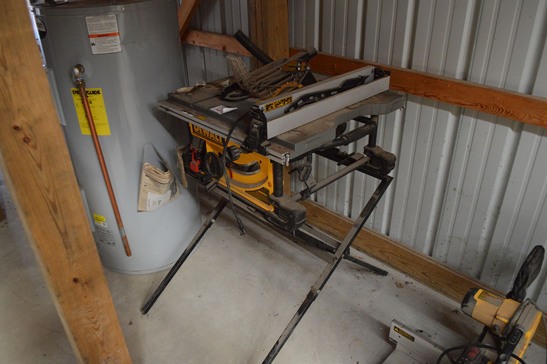 DEWALT CONTRACTOR'S PORTABLE TABLE SAW