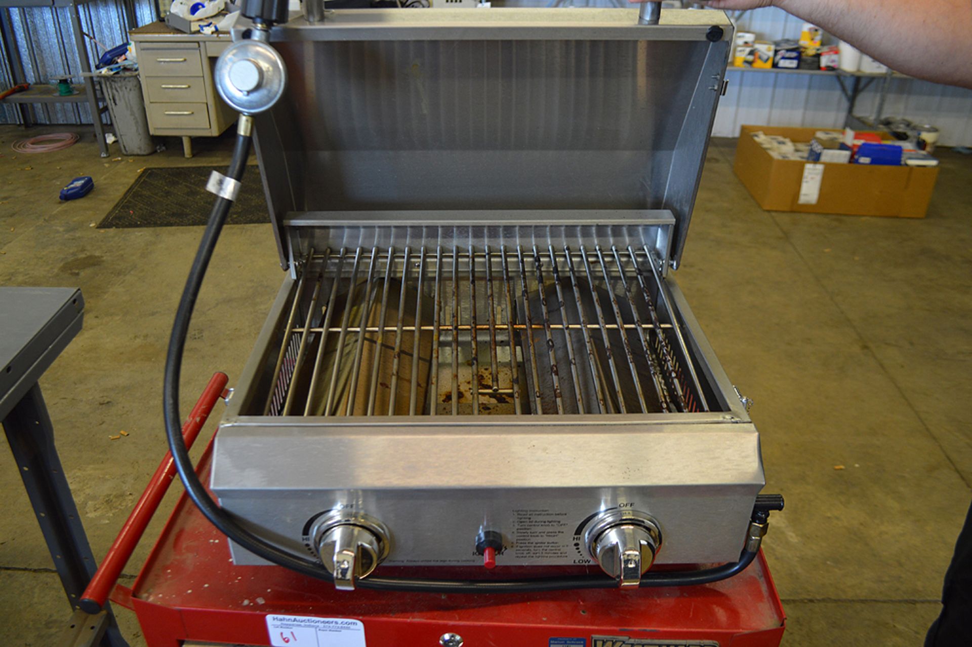 SPORTSMAN SERIES GAS GRILL IN GOOD CONDITION W/COVER - Image 2 of 3