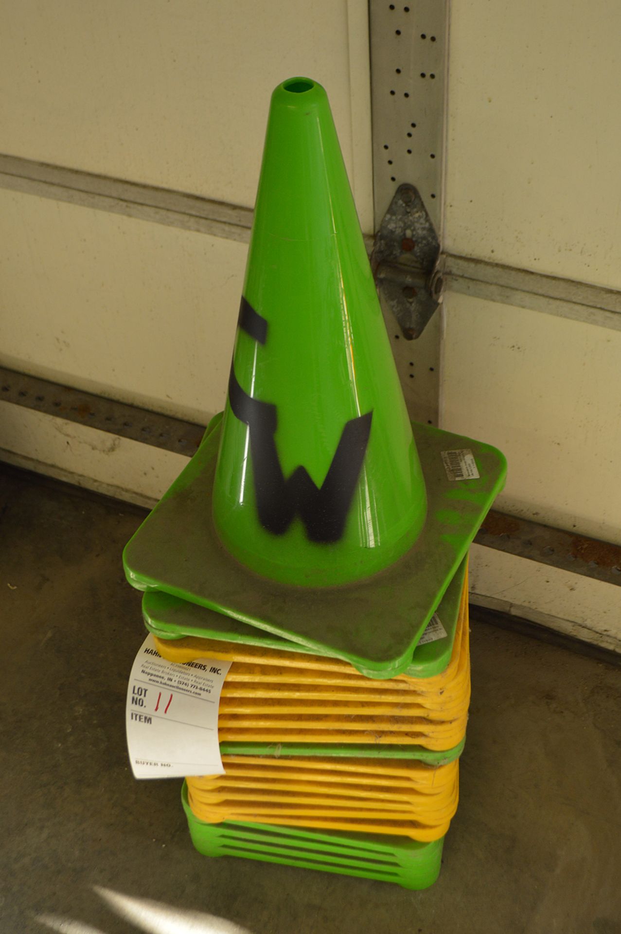 (19) GREEN AND YELLOW CONES