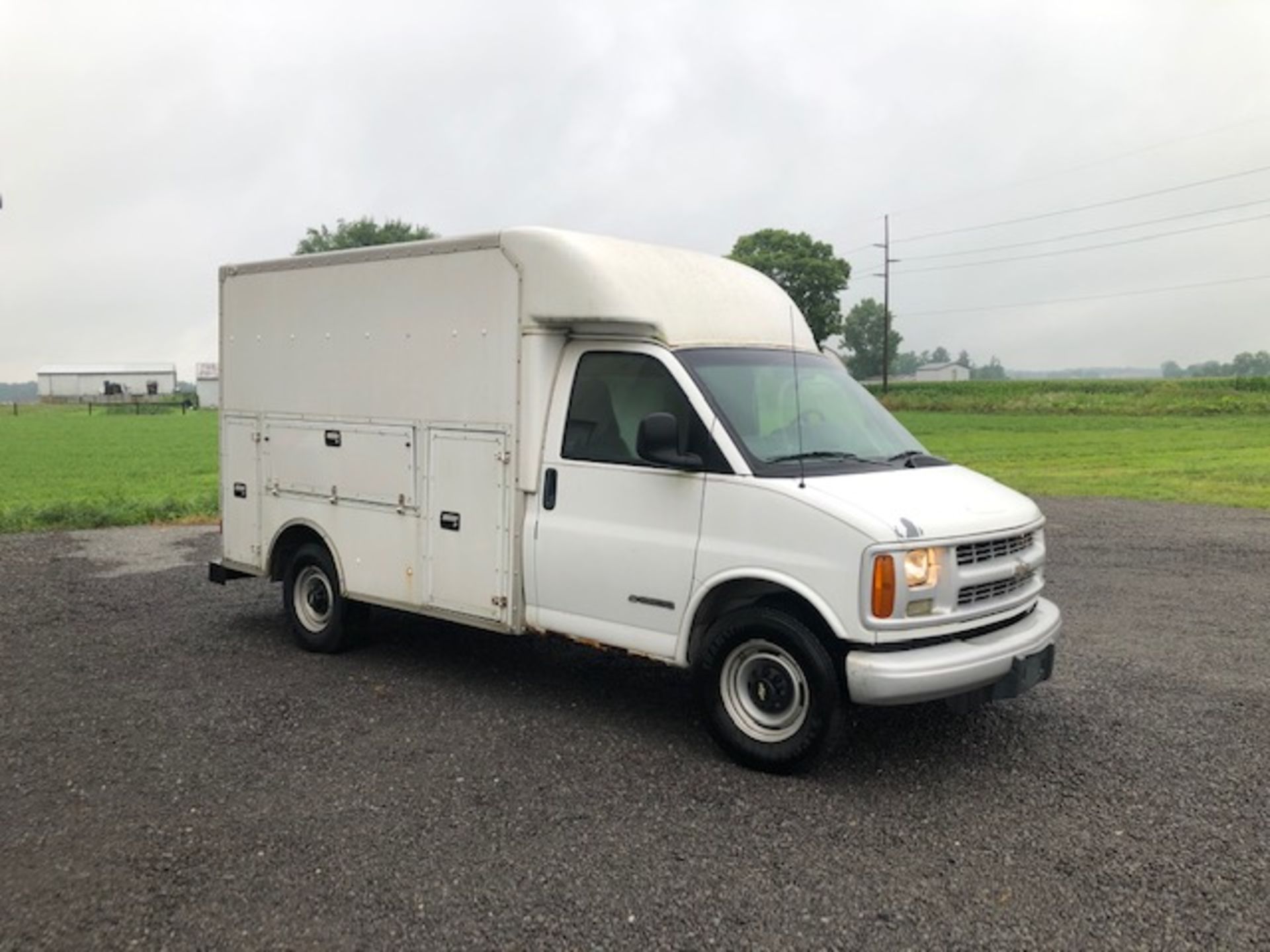 2001 CHEVY BOX TRUCK W/APPROX. 173K MILES - Image 3 of 19