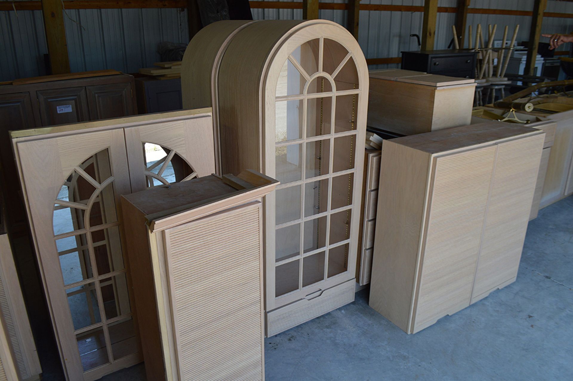 LARGE KITCHEN CABINET SET W/BAR, LAZY SUSAN, 14 TOTAL BASE CABINETS PLUS WALL MOUNT CABINETS, SOME W - Image 2 of 5