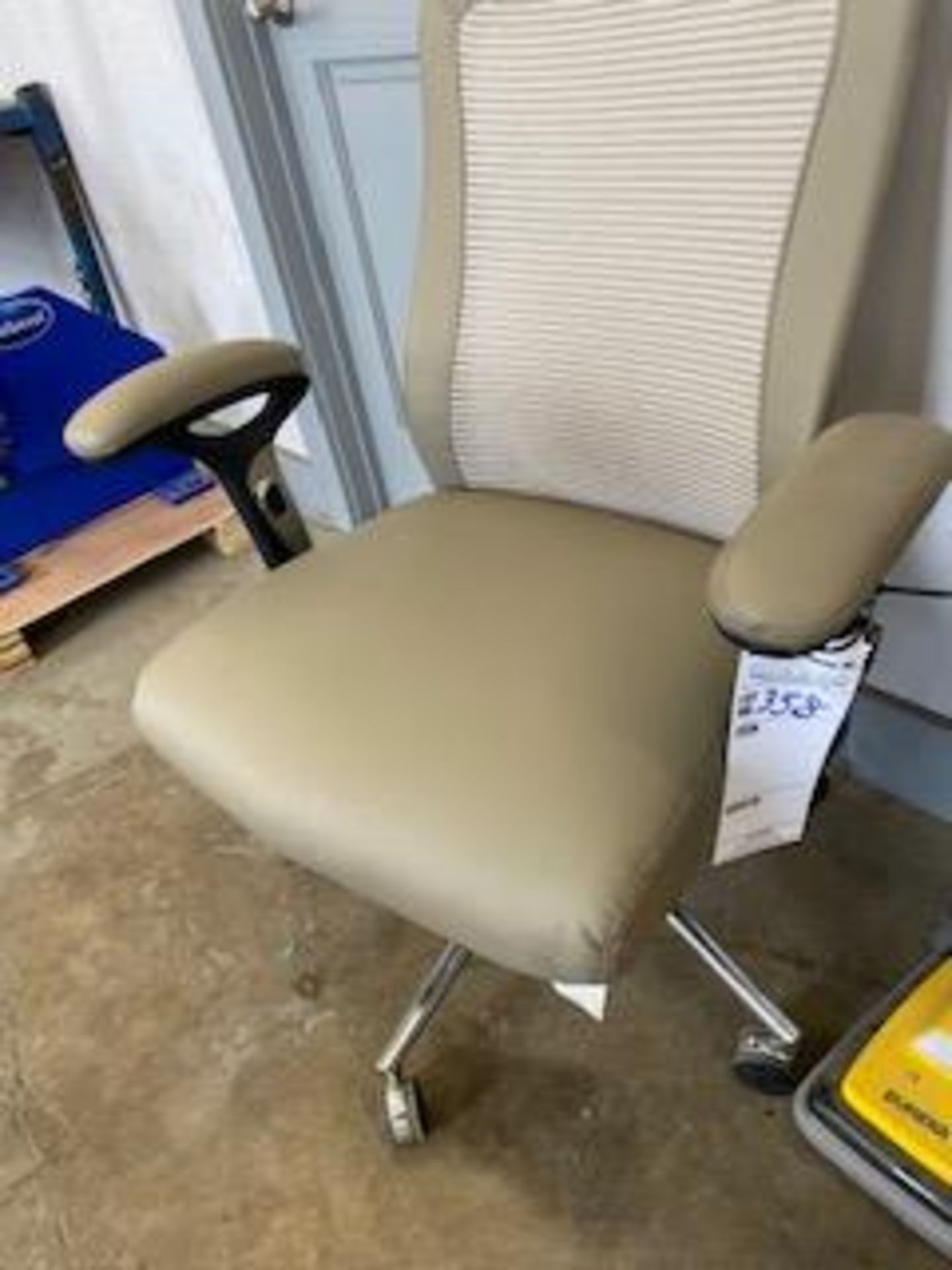 OFFICE CHAIR