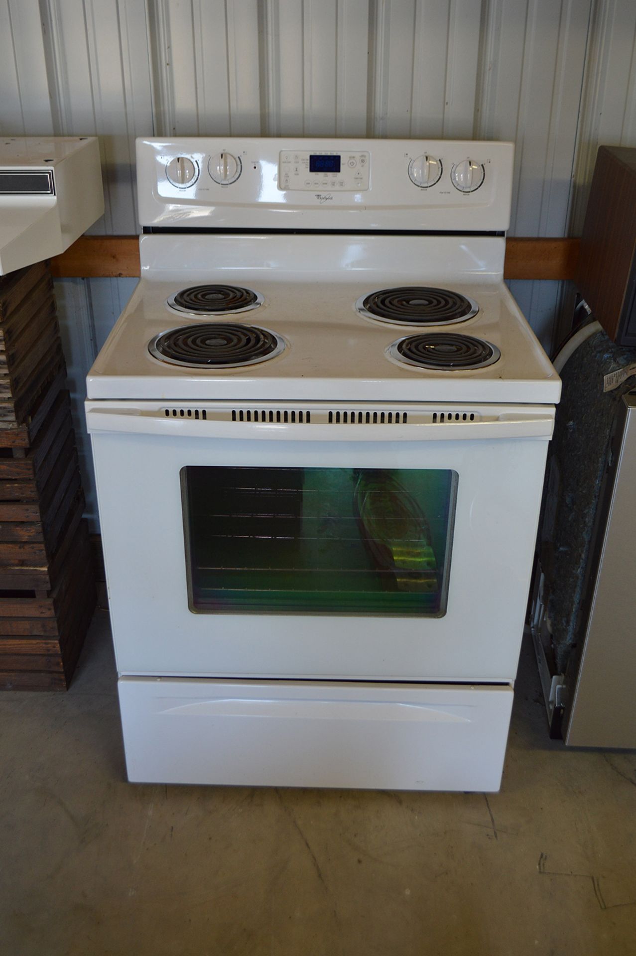 WHIRLPOOL ELECTRIC STOVE W/VENT HOOD