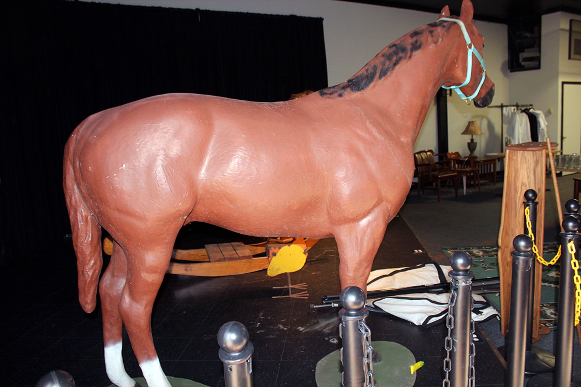 Fiberglass full sized horse complete w/Bridle and blanket - Image 2 of 2